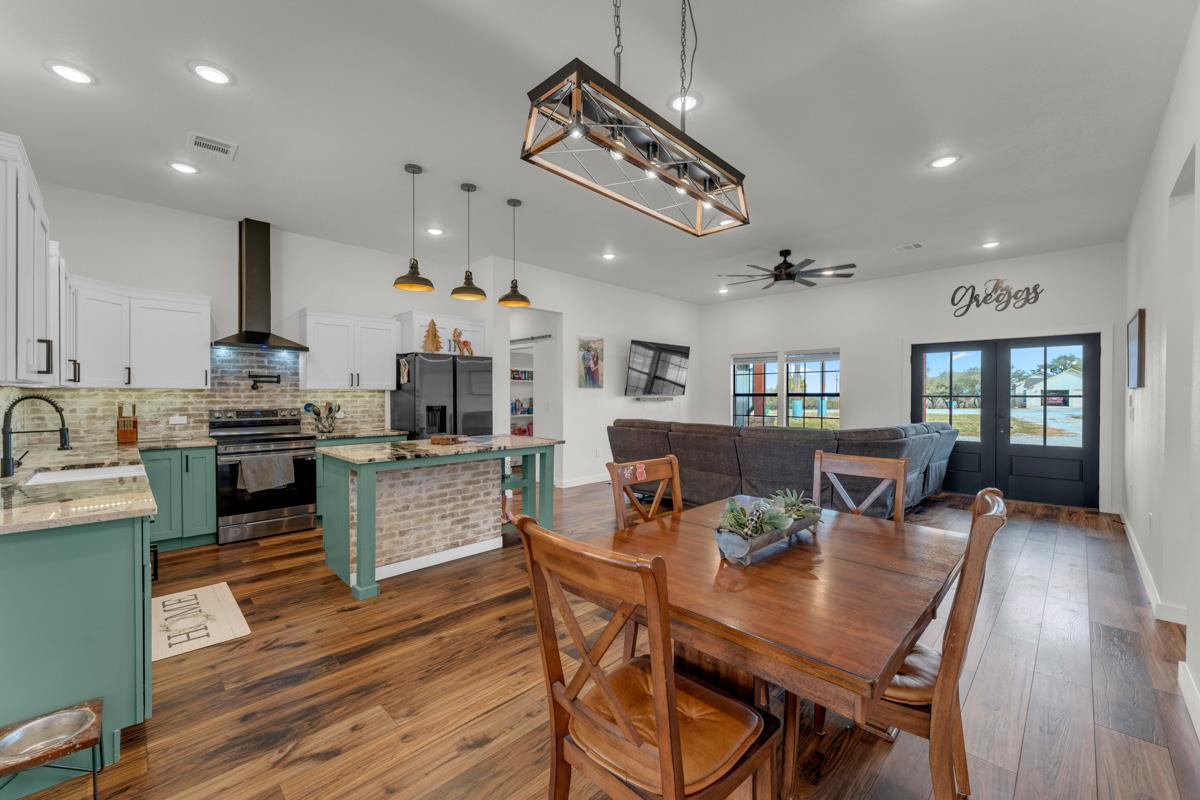 109 Lavonna Fox Dr, Burnet, TX 78611