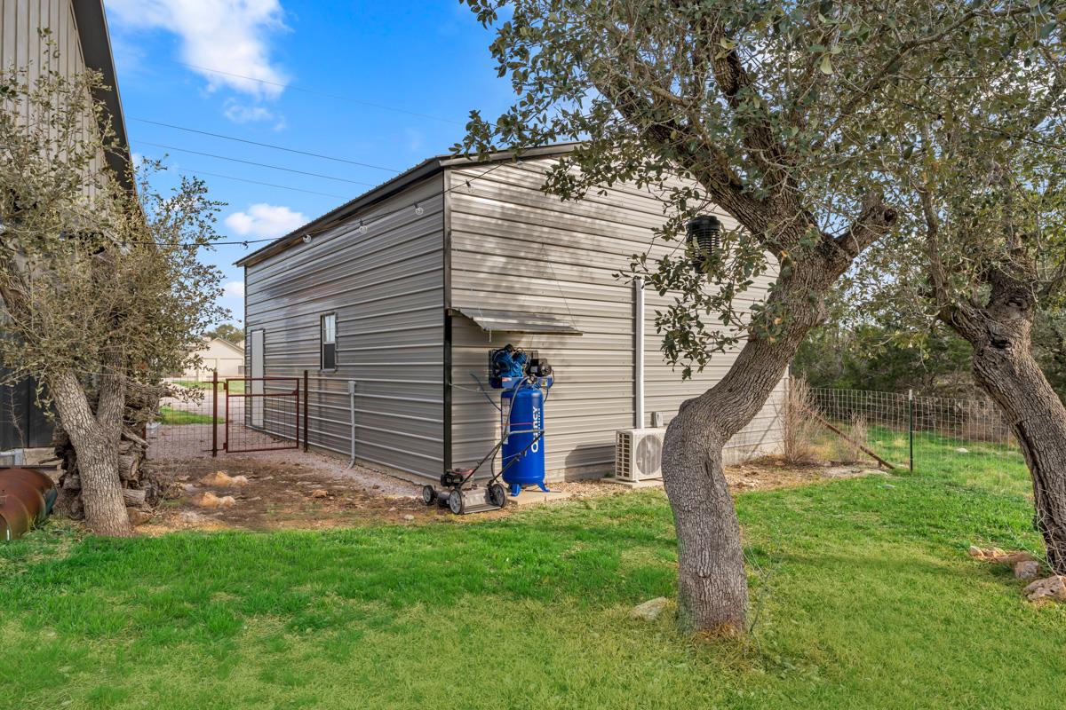 109 Lavonna Fox Dr, Burnet, TX 78611