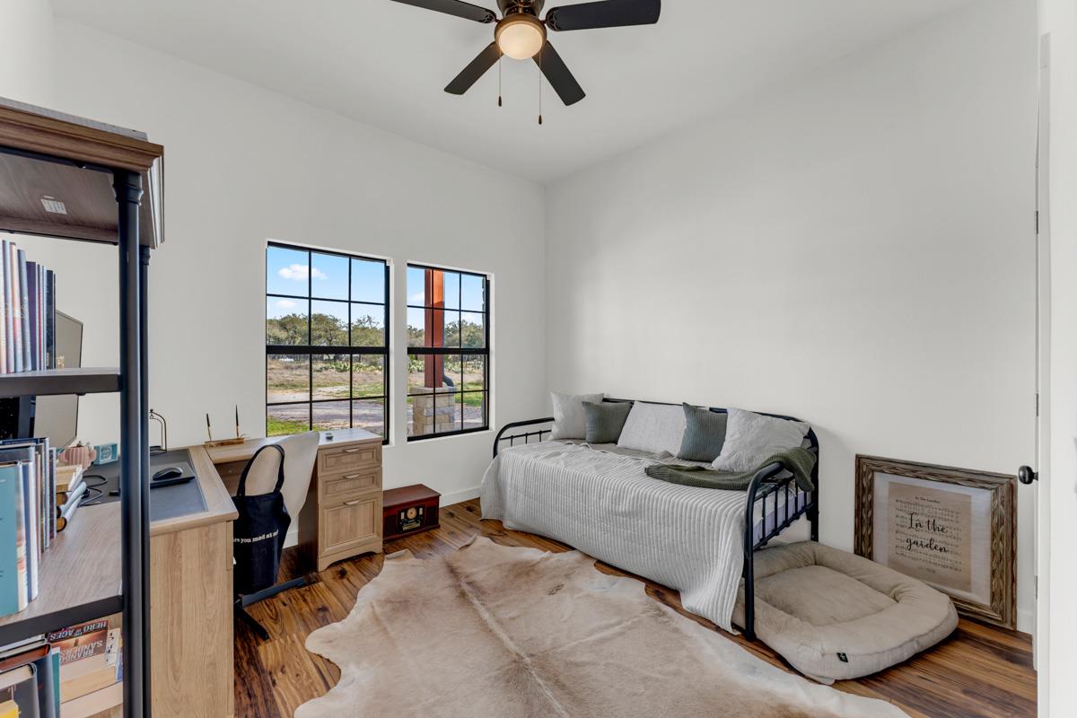 109 Lavonna Fox Dr, Burnet, TX 78611