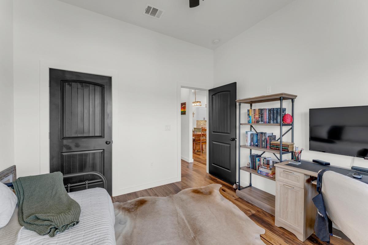 109 Lavonna Fox Dr, Burnet, TX 78611