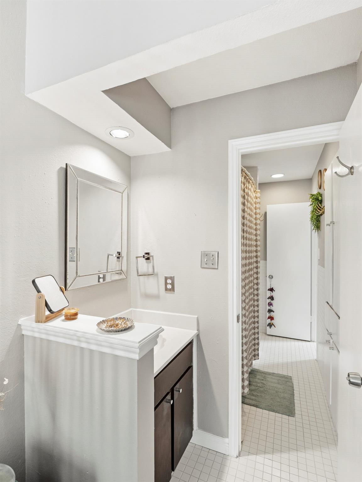 512 Eberhart Ln # 204, Austin, TX 78745