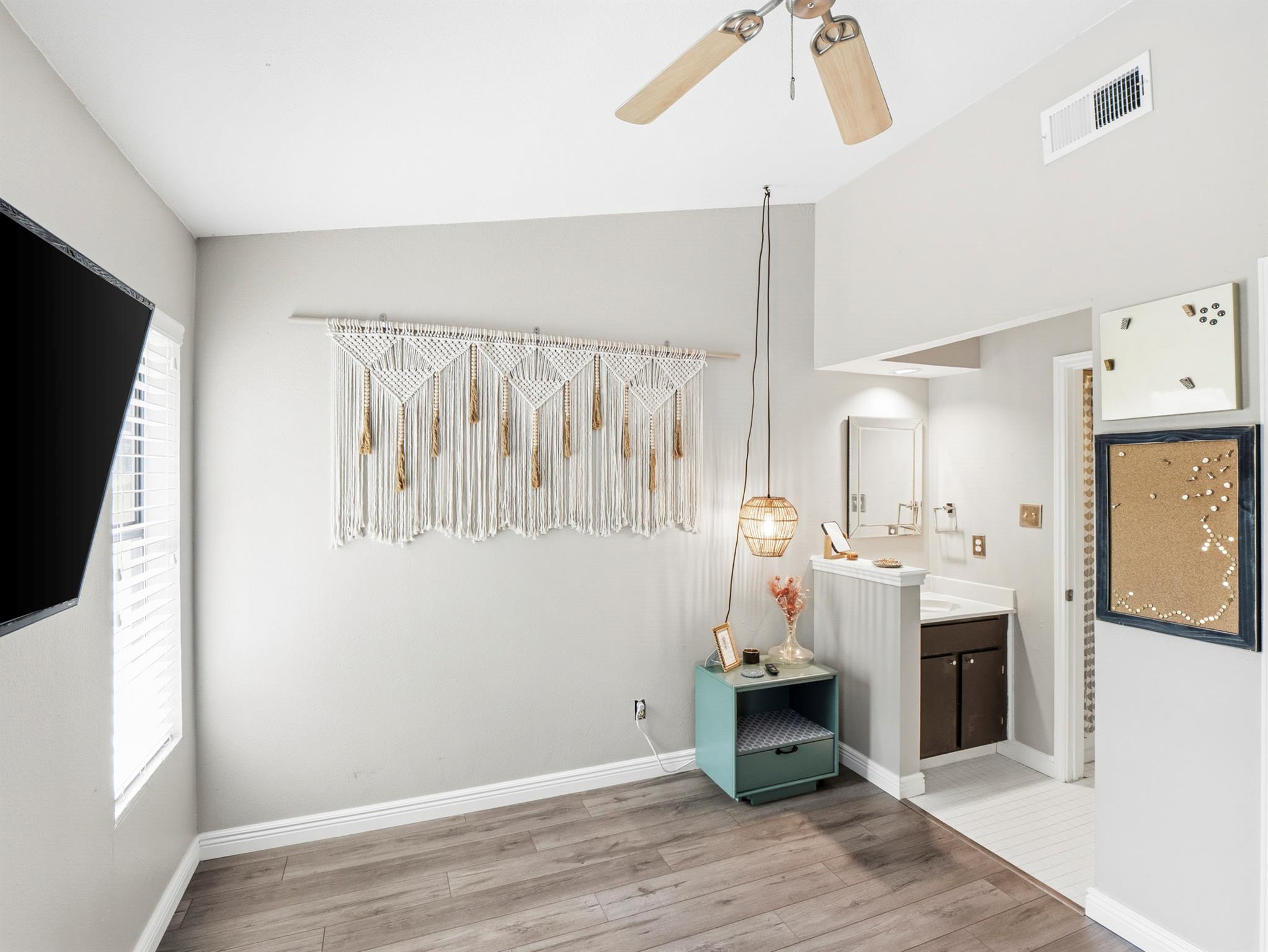 512 Eberhart Ln # 204, Austin, TX 78745