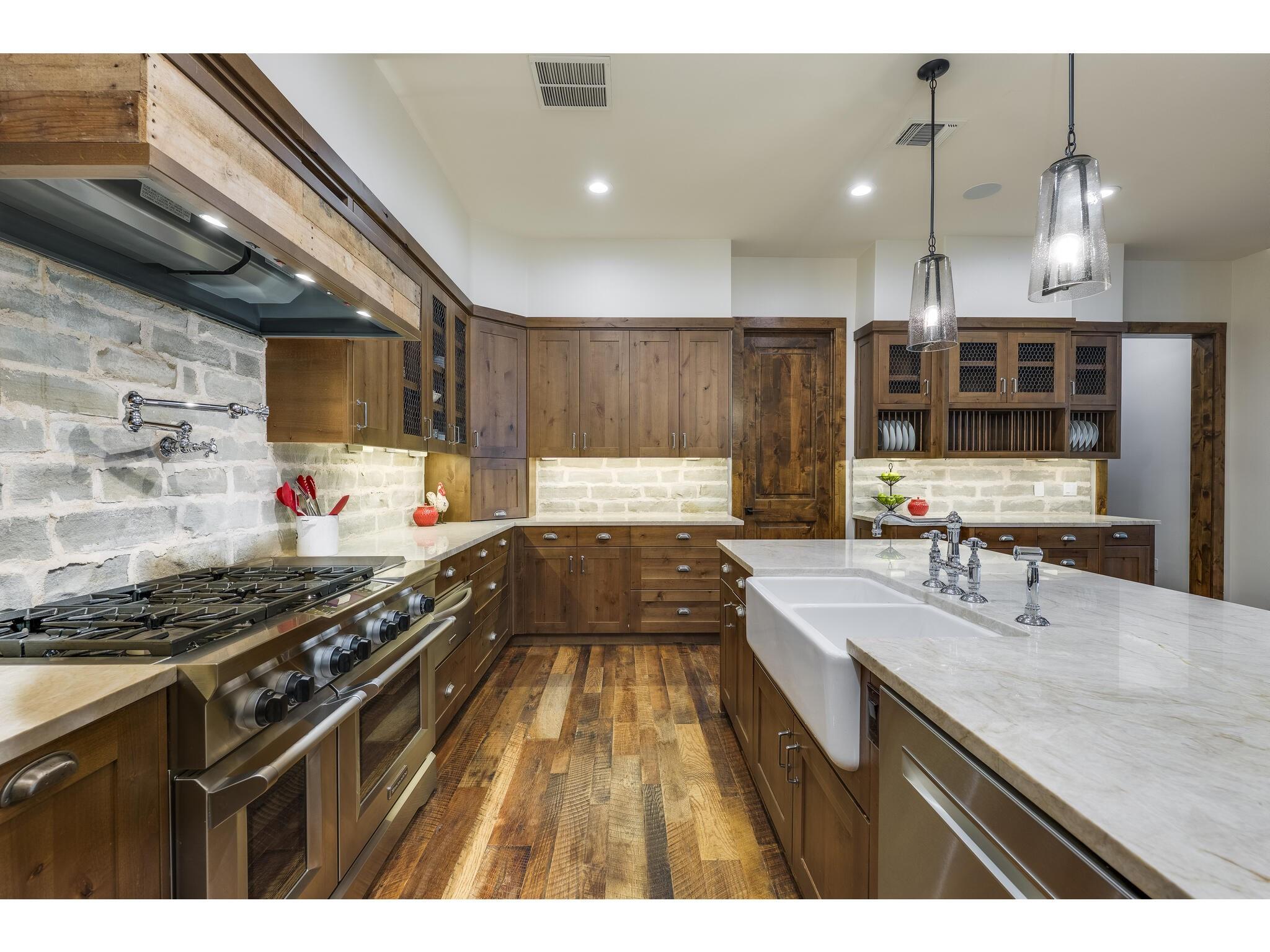 19604 Flying J Blvd, Spicewood, TX 78669