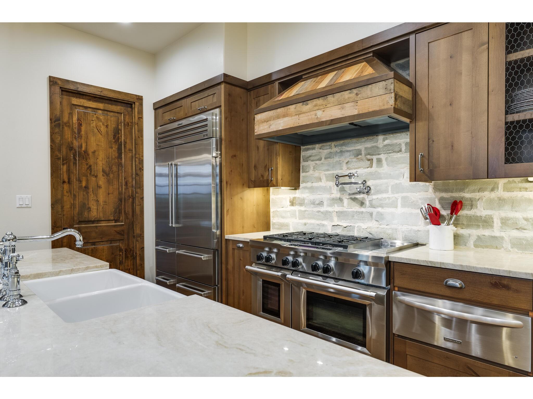 19604 Flying J Blvd, Spicewood, TX 78669