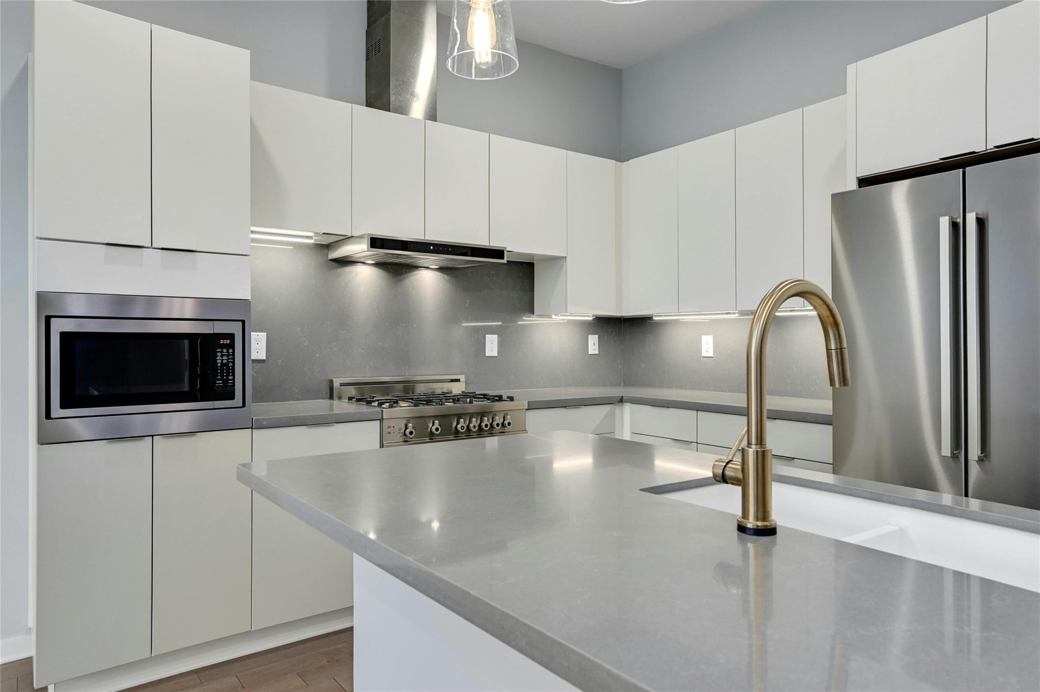 207 W Johanna St # 201, Austin, TX 78704