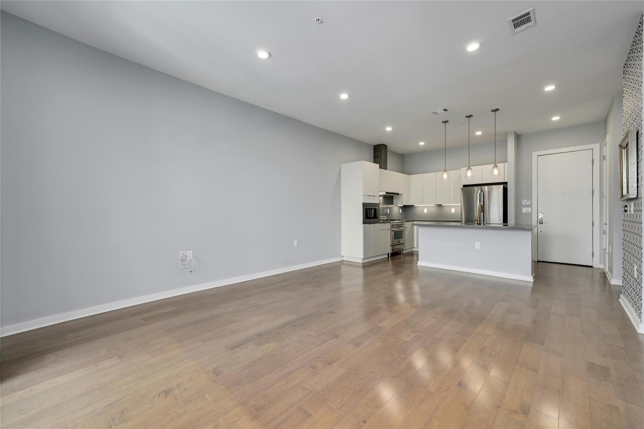 207 W Johanna St # 201, Austin, TX 78704