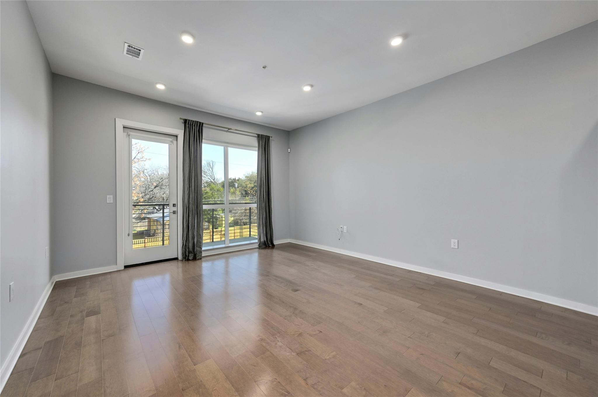 207 W Johanna St # 201, Austin, TX 78704