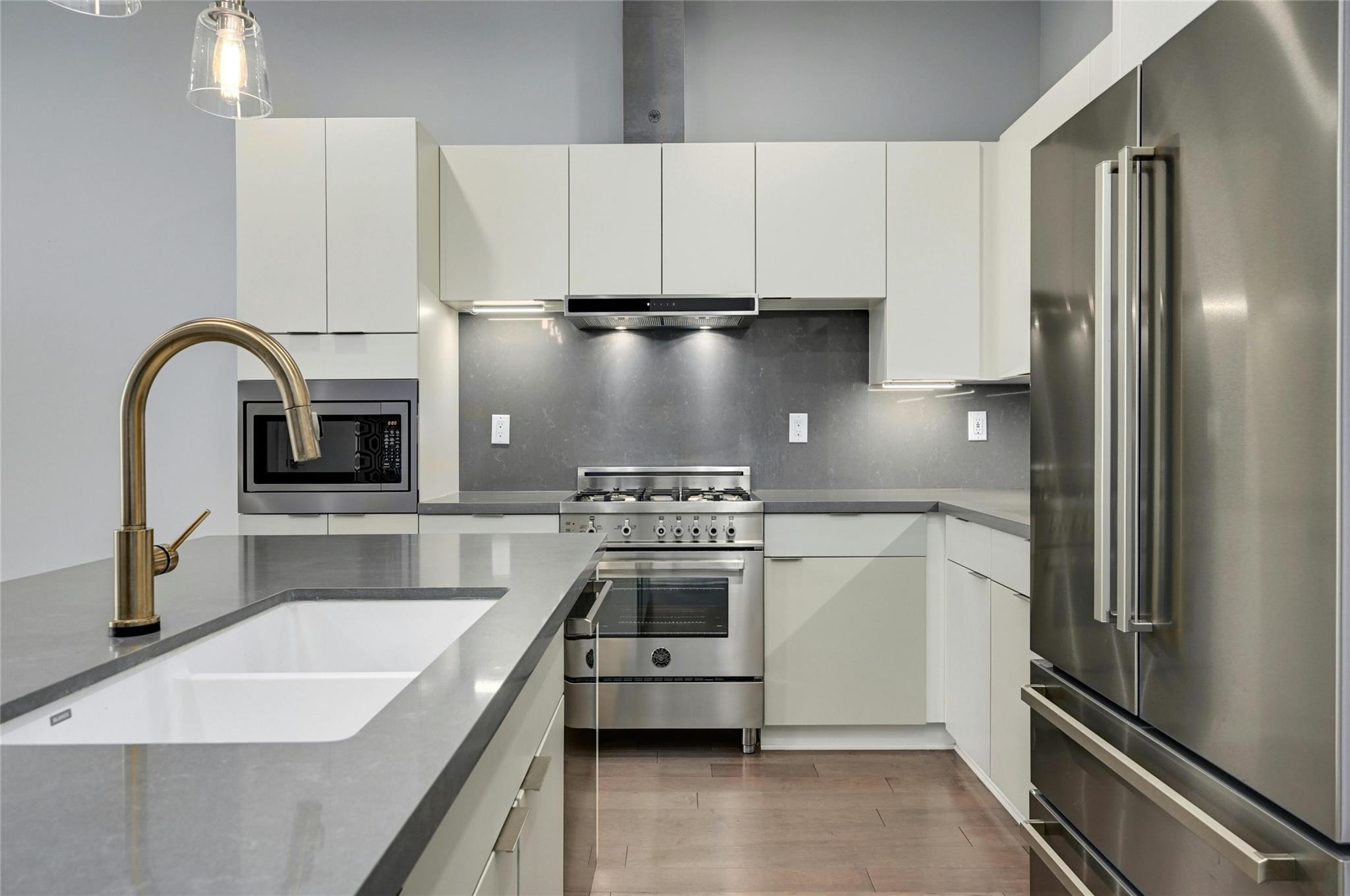 207 W Johanna St # 201, Austin, TX 78704