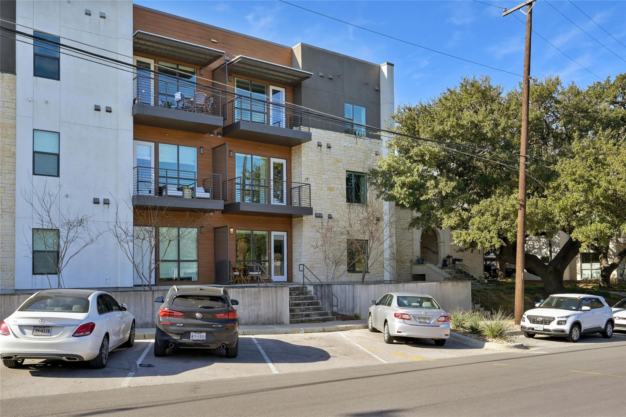 207 W Johanna St # 201, Austin, TX 78704