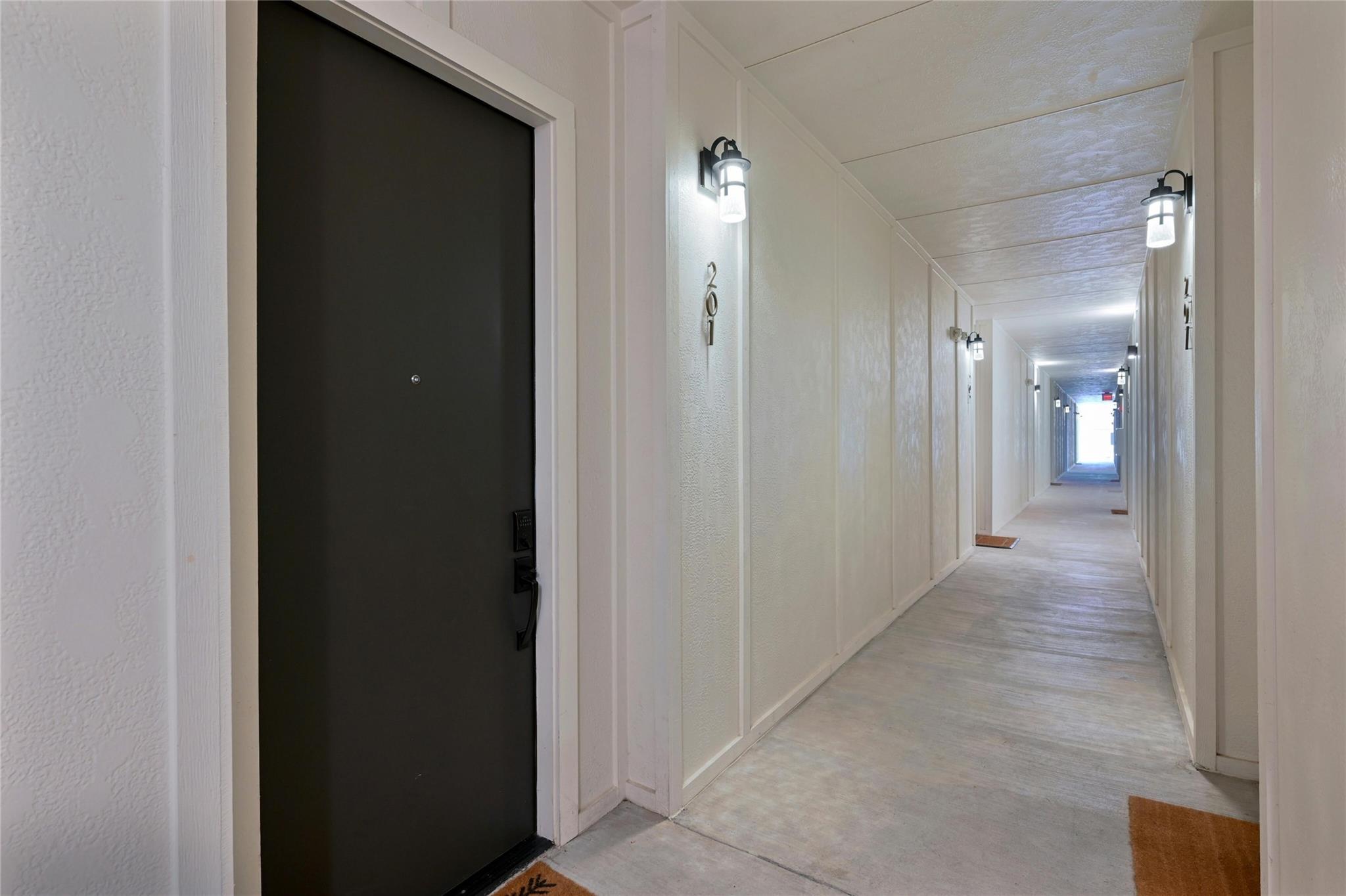 207 W Johanna St # 201, Austin, TX 78704