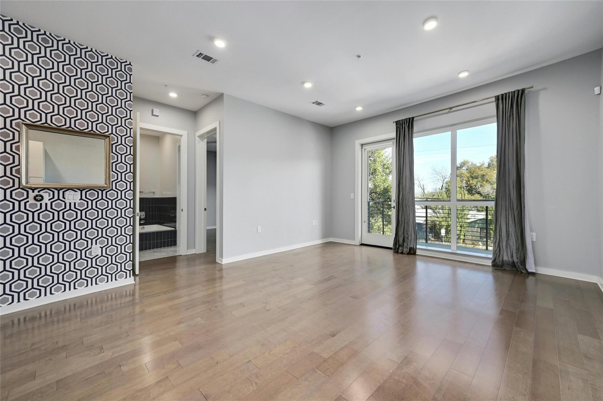 207 W Johanna St # 201, Austin, TX 78704