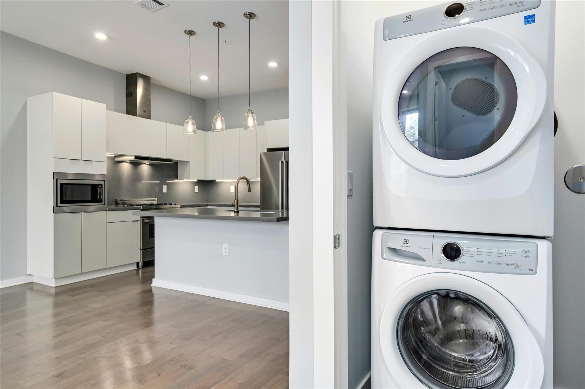 207 W Johanna St # 201, Austin, TX 78704