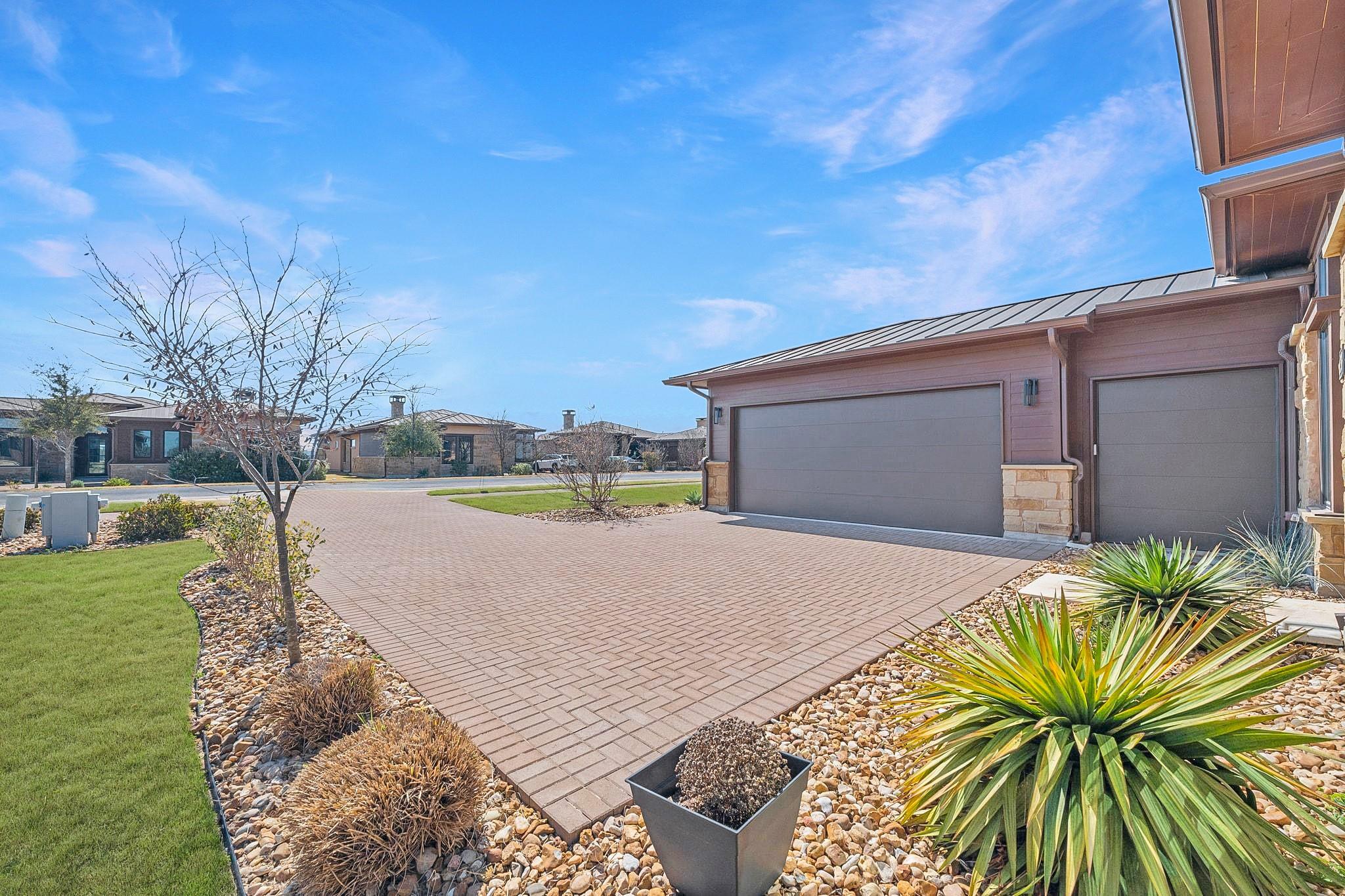 2308 KAHALA SUNSET Dr, Spicewood, TX 78669