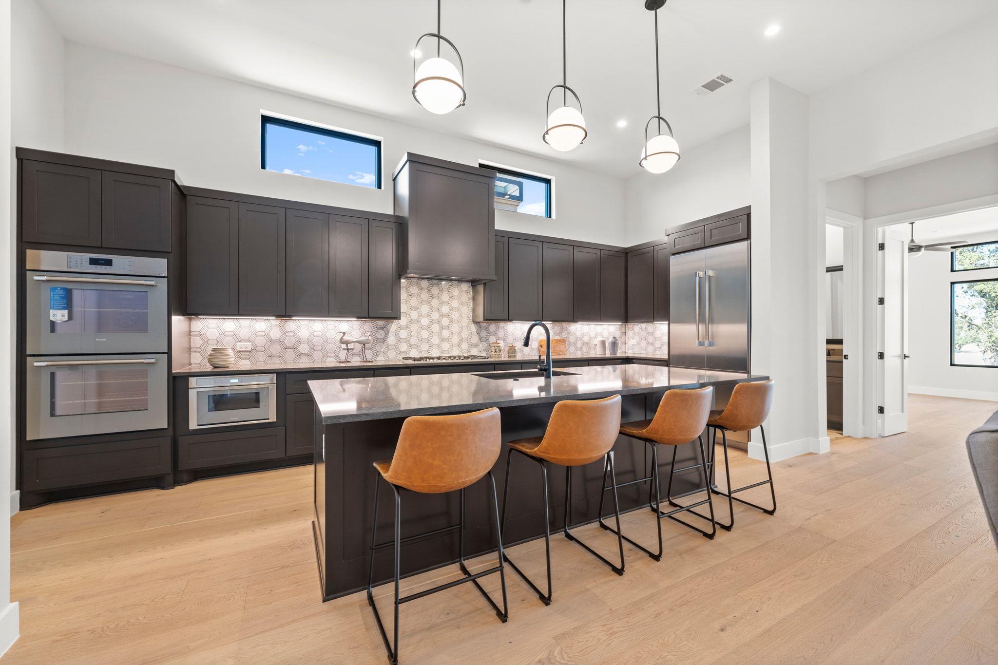 2308 KAHALA SUNSET Dr, Spicewood, TX 78669