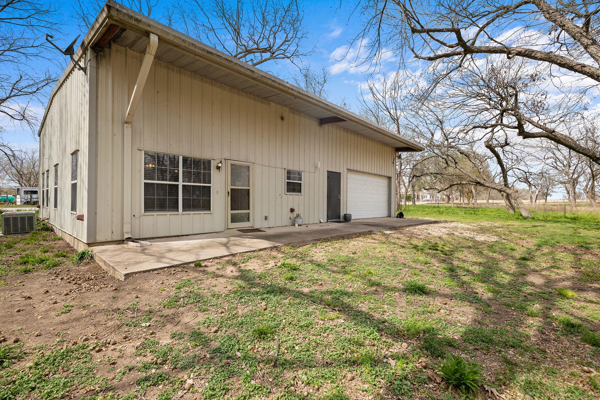 75 County Road 129, Taylor, TX 76574