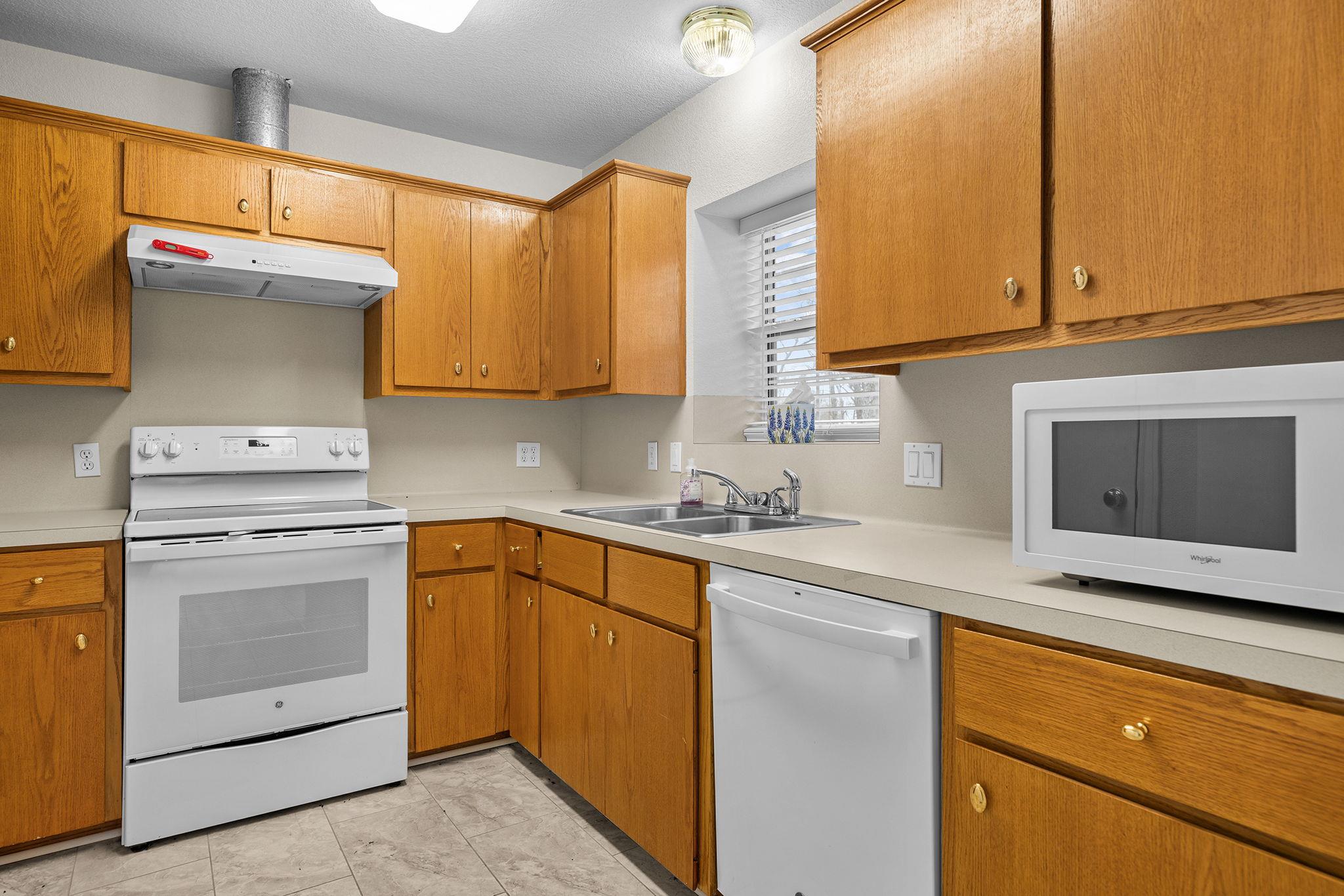 75 County Road 129, Taylor, TX 76574