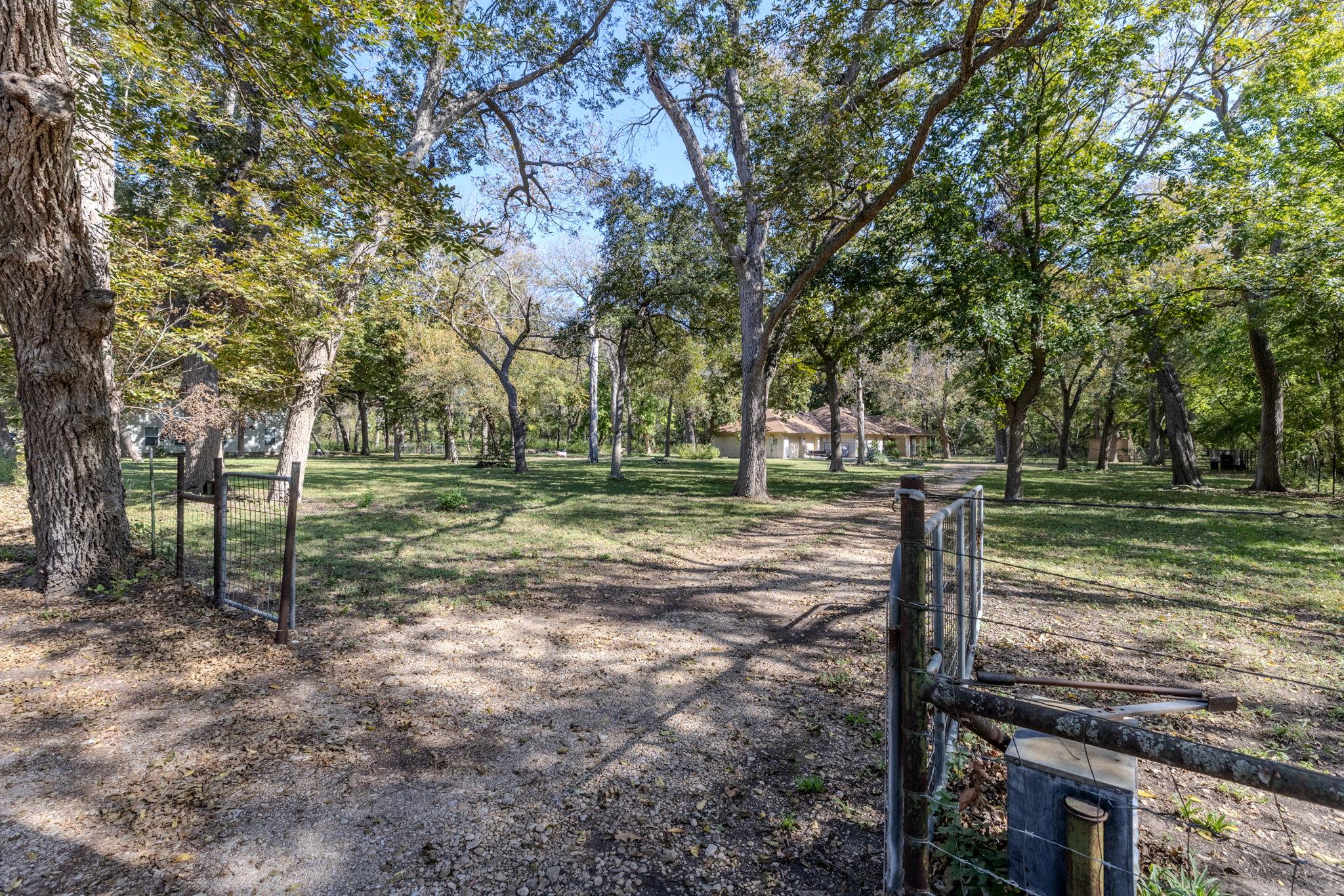 75 County Road 129, Taylor, TX 76574