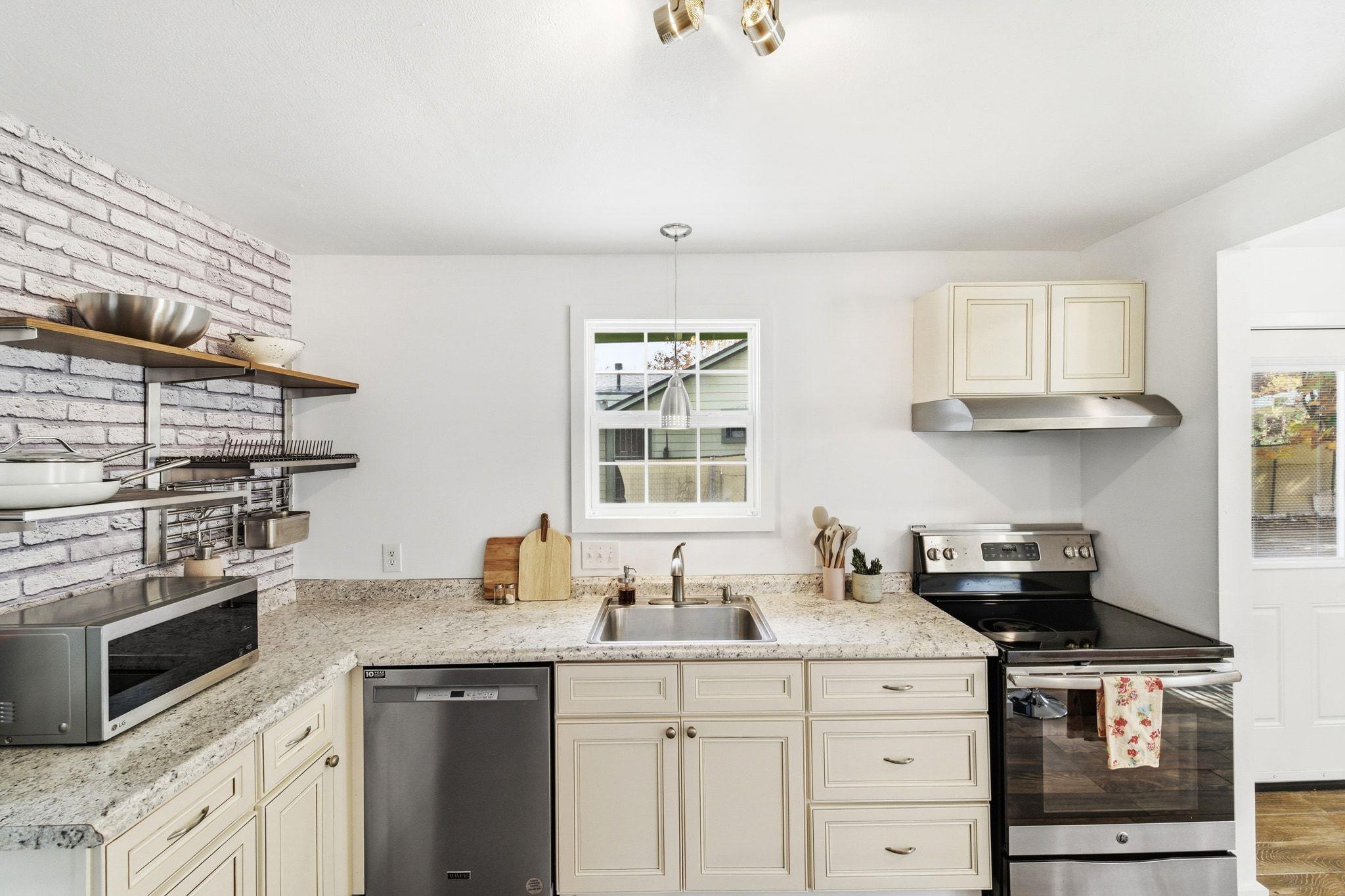 1706 Riverview St # A, Austin, TX 78702