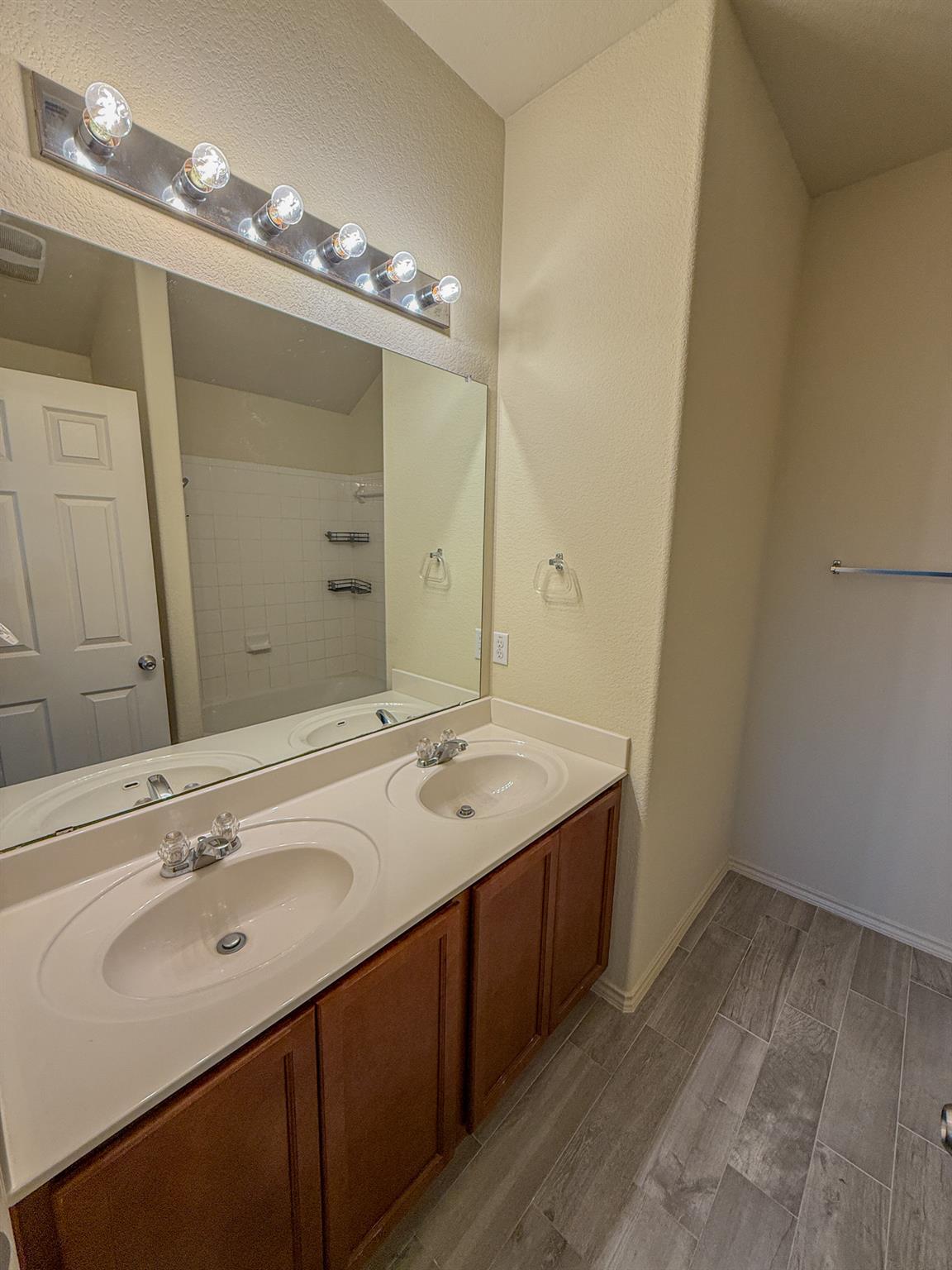 412 Azurite Dr, Jarrell, TX 76537