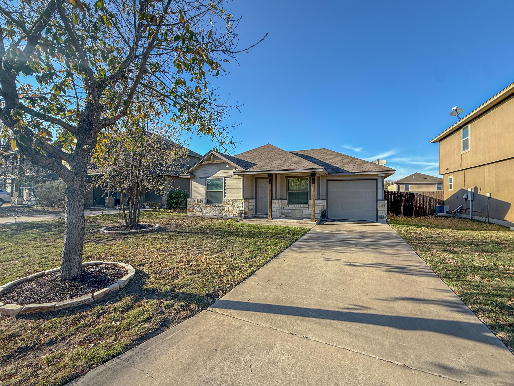 412 Azurite Dr, Jarrell, TX 76537