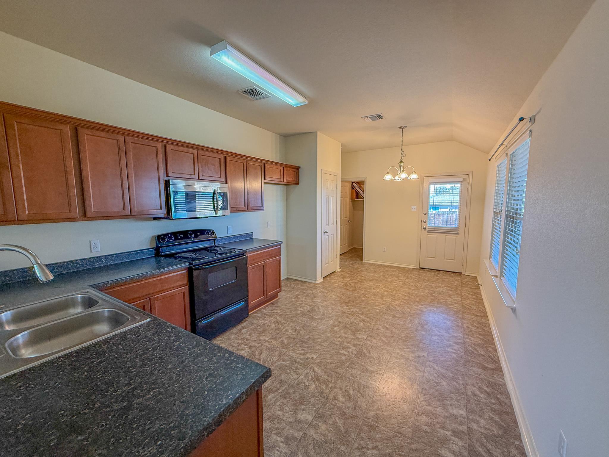 412 Azurite Dr, Jarrell, TX 76537