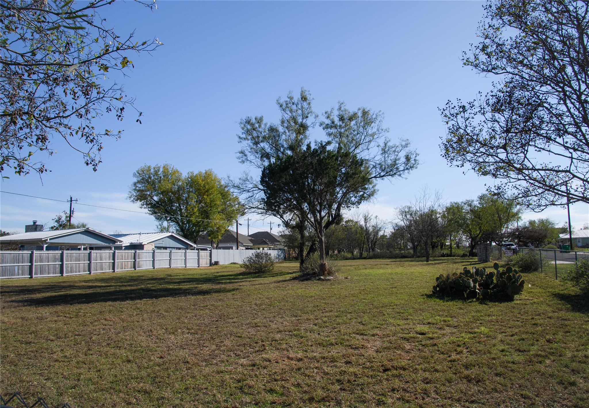 464 Fir Ln, Cottonwood Shores, TX 78657