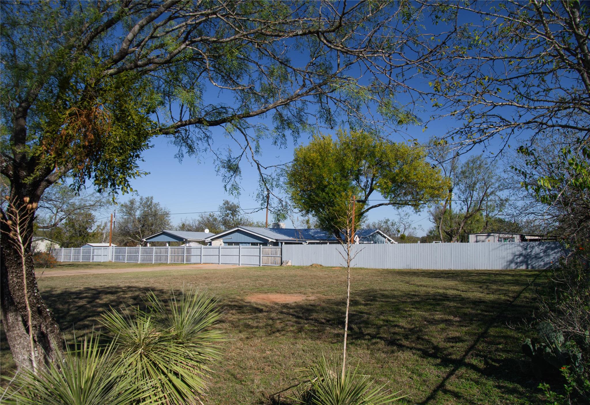 464 Fir Ln, Cottonwood Shores, TX 78657