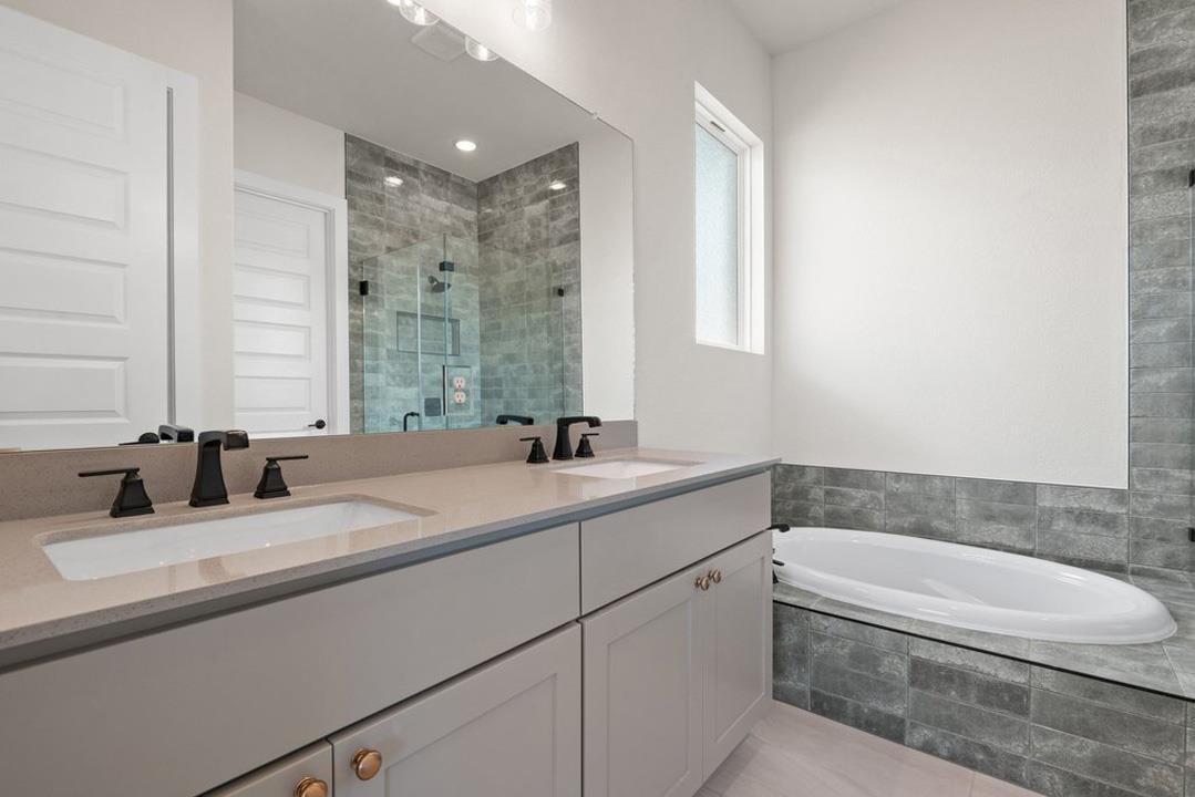 342 Heritage Forest Parkway, Dripping Springs, TX 78620