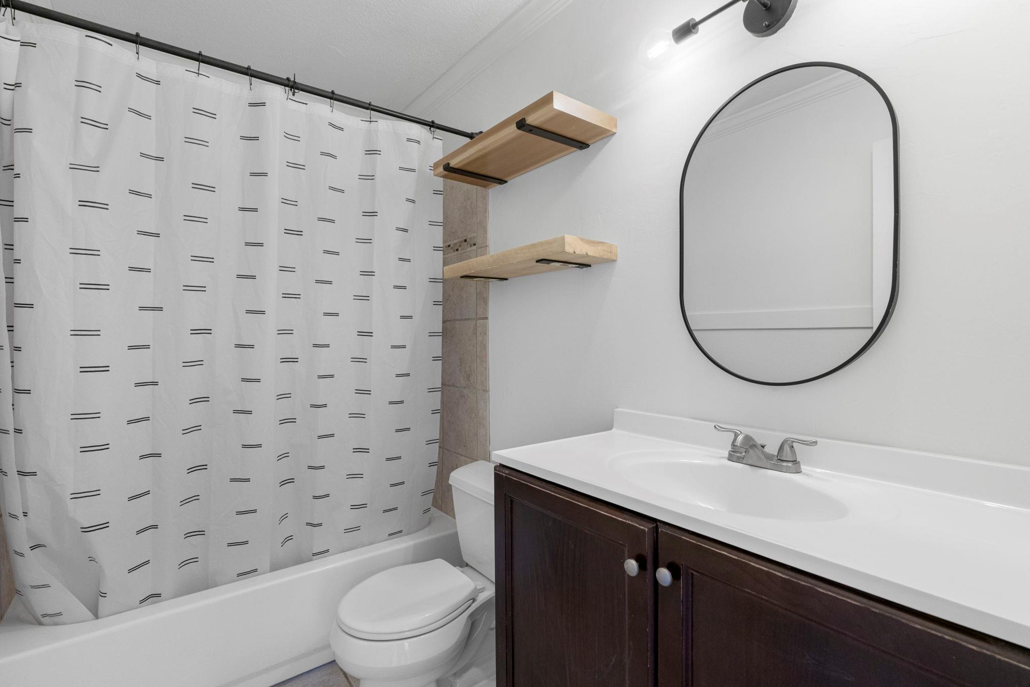 912 1/2 E 50th St, Austin, TX 78751