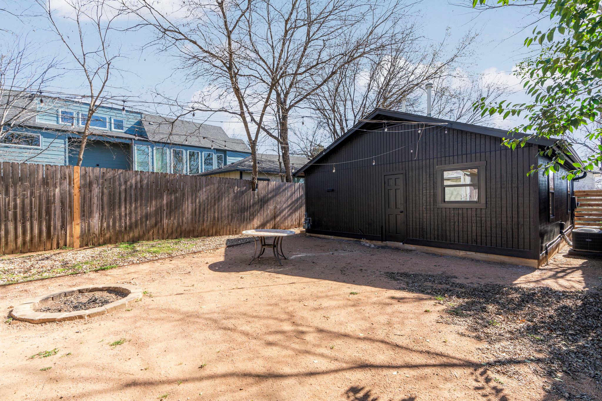 912 1/2 E 50th St, Austin, TX 78751