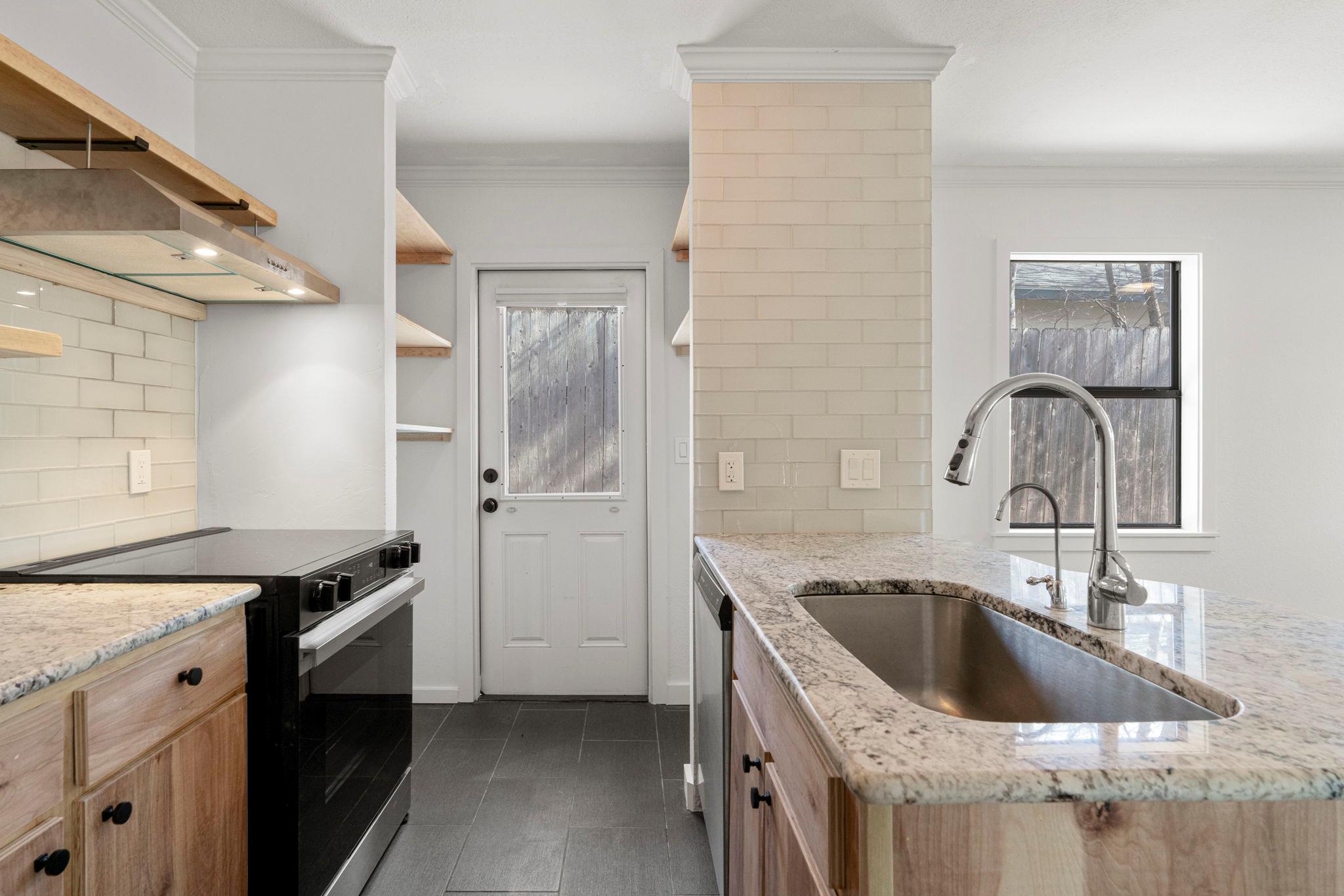 912 1/2 E 50th St, Austin, TX 78751