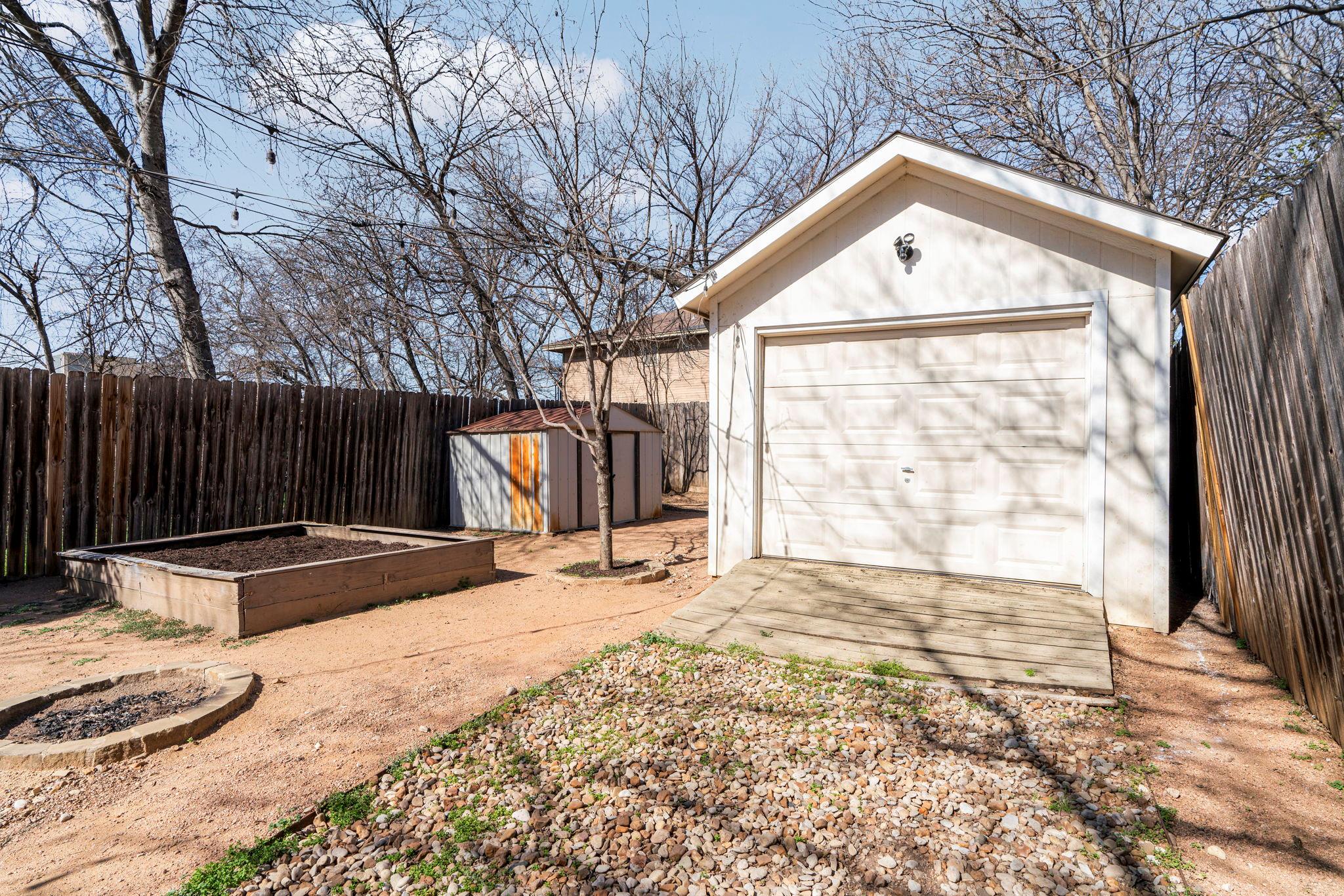 912 1/2 E 50th St, Austin, TX 78751