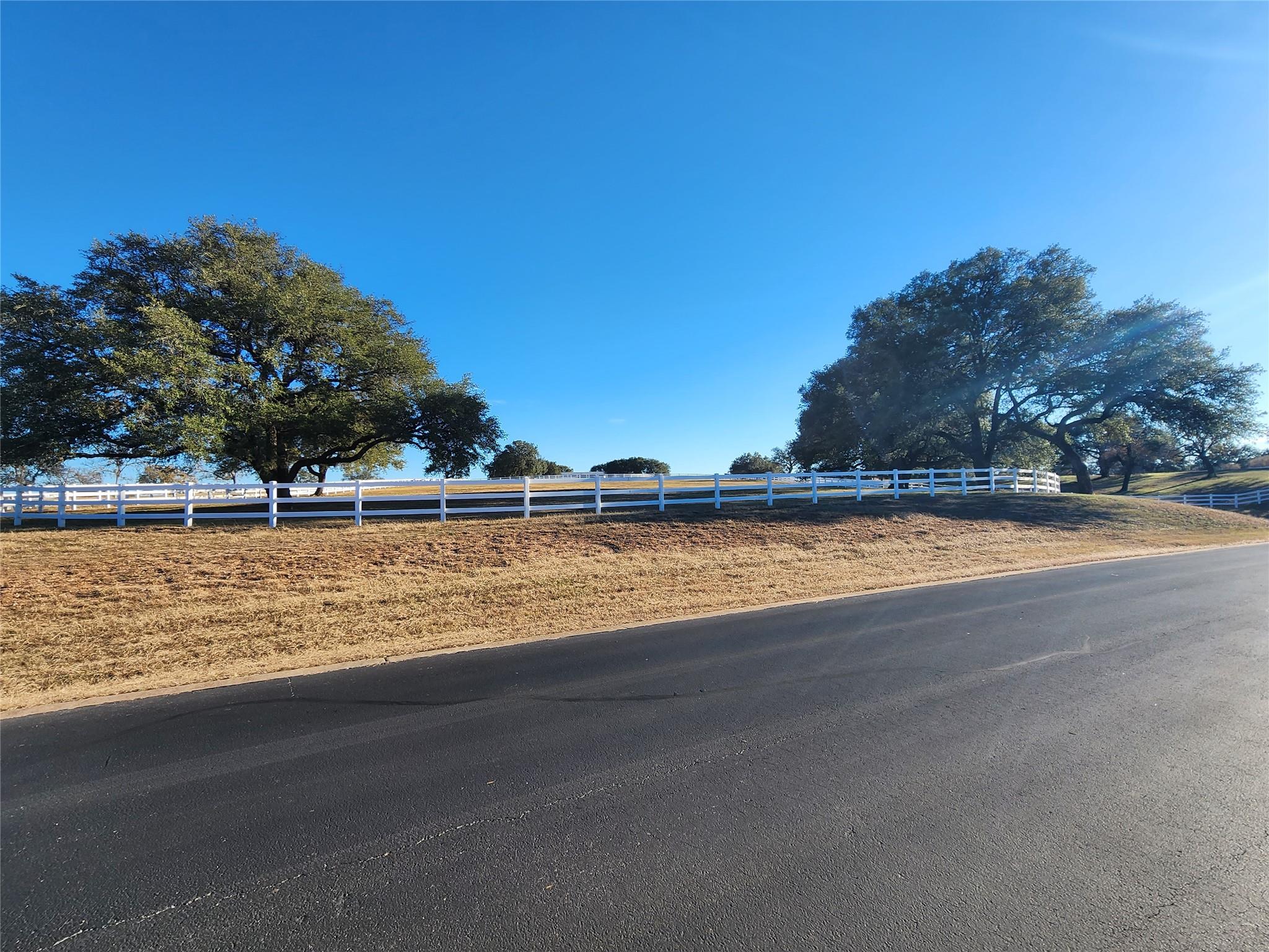 2922 Travis Lakeside Dr, Spicewood, TX 78669