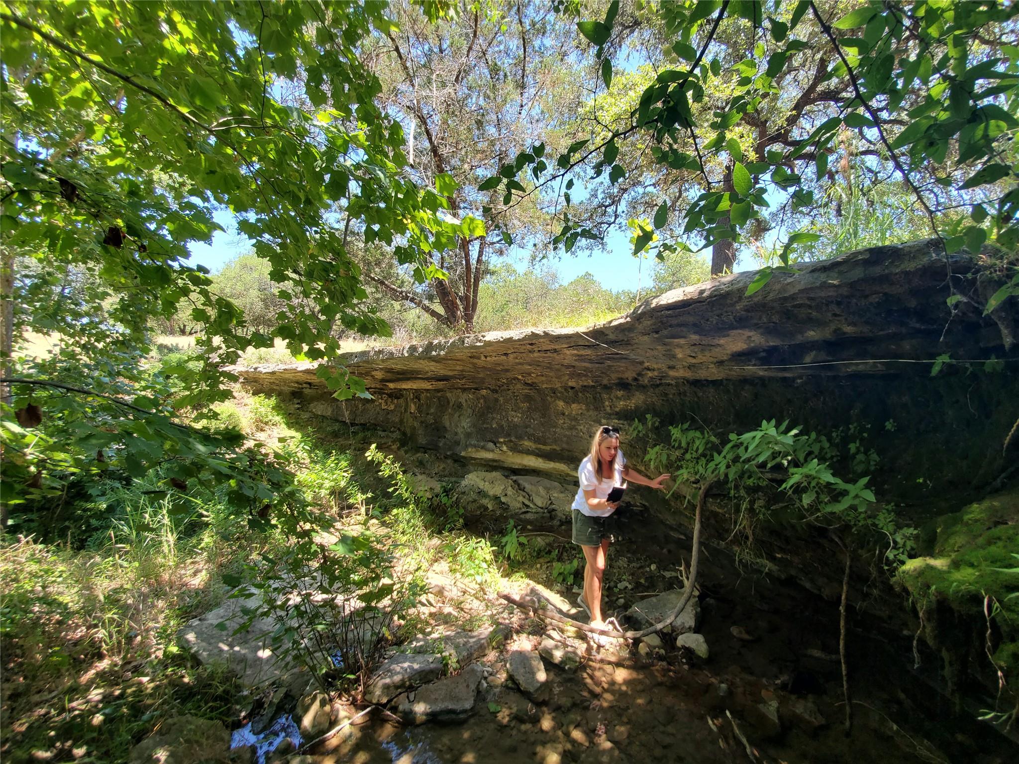 2922 Travis Lakeside Dr, Spicewood, TX 78669