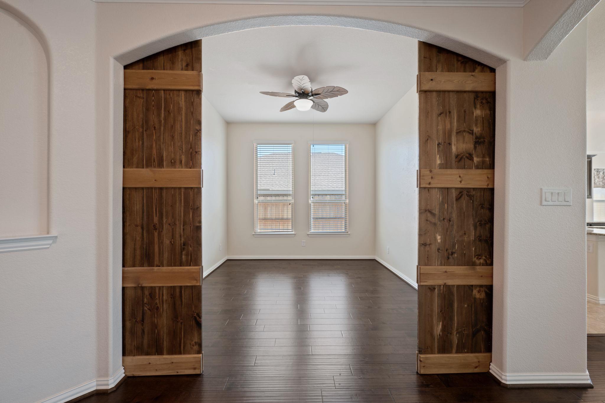 1024 Wolcott Dr, Leander, TX 78641