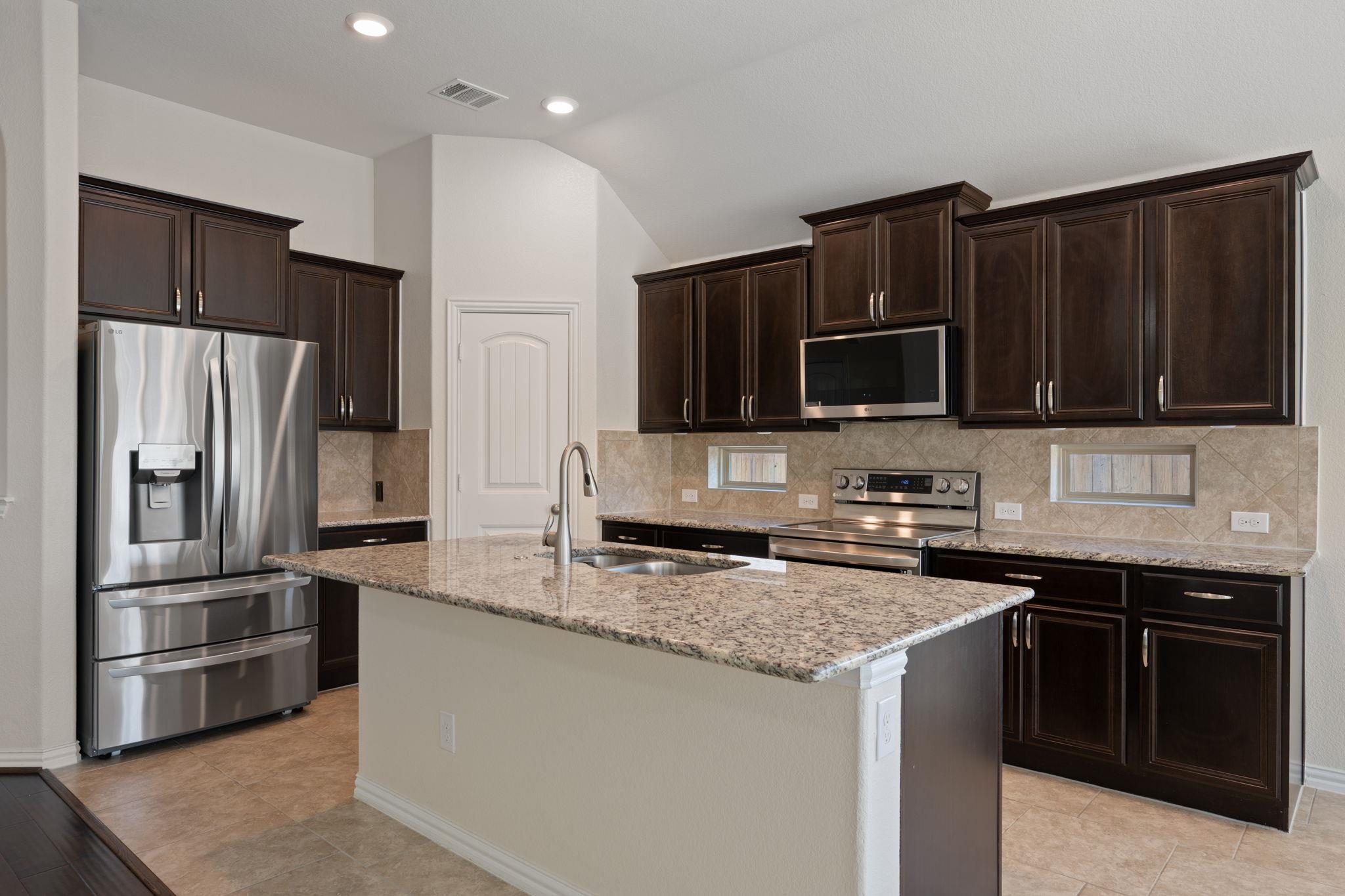 1024 Wolcott Dr, Leander, TX 78641