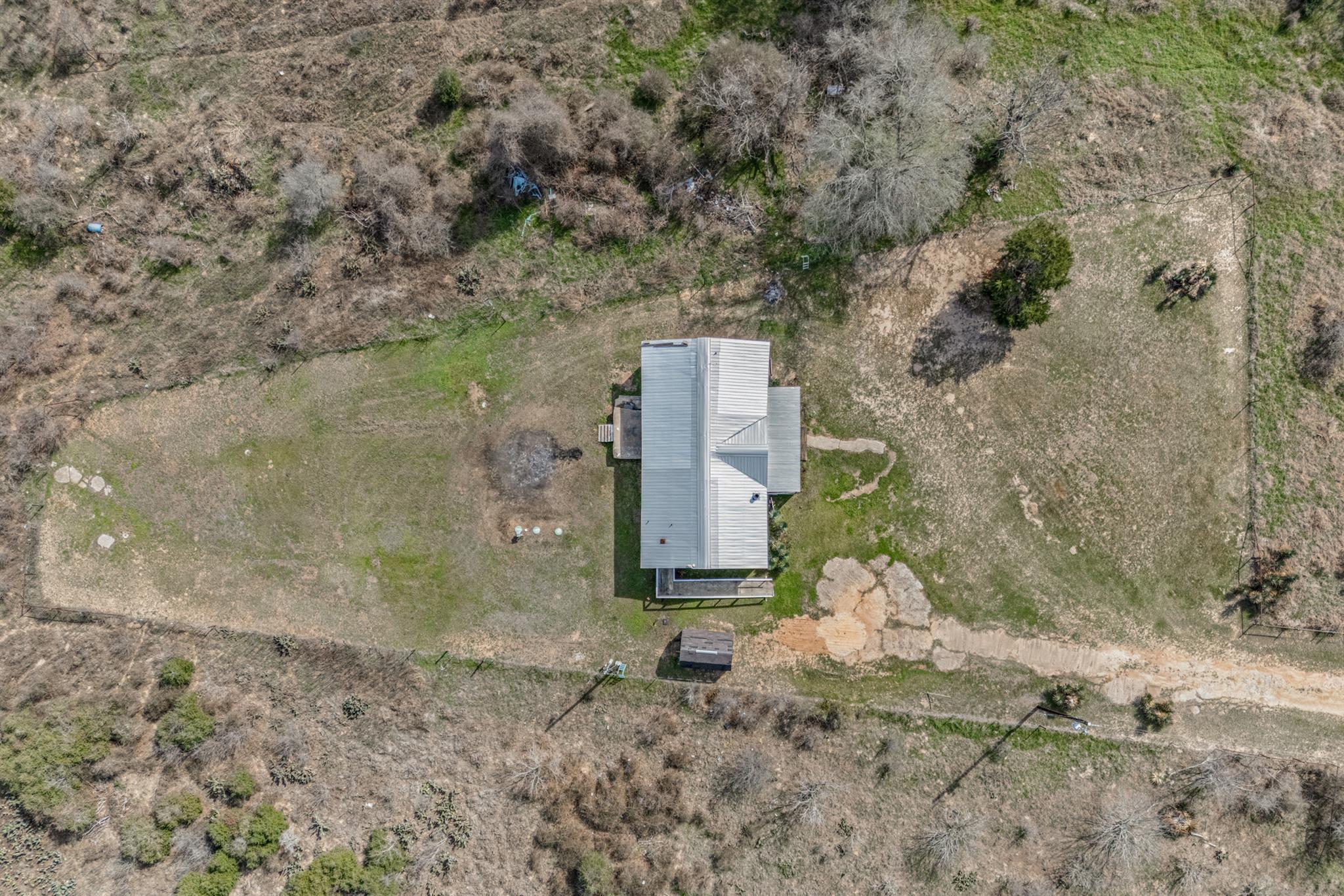 250 McDuffy Ln, West Point, TX 78963