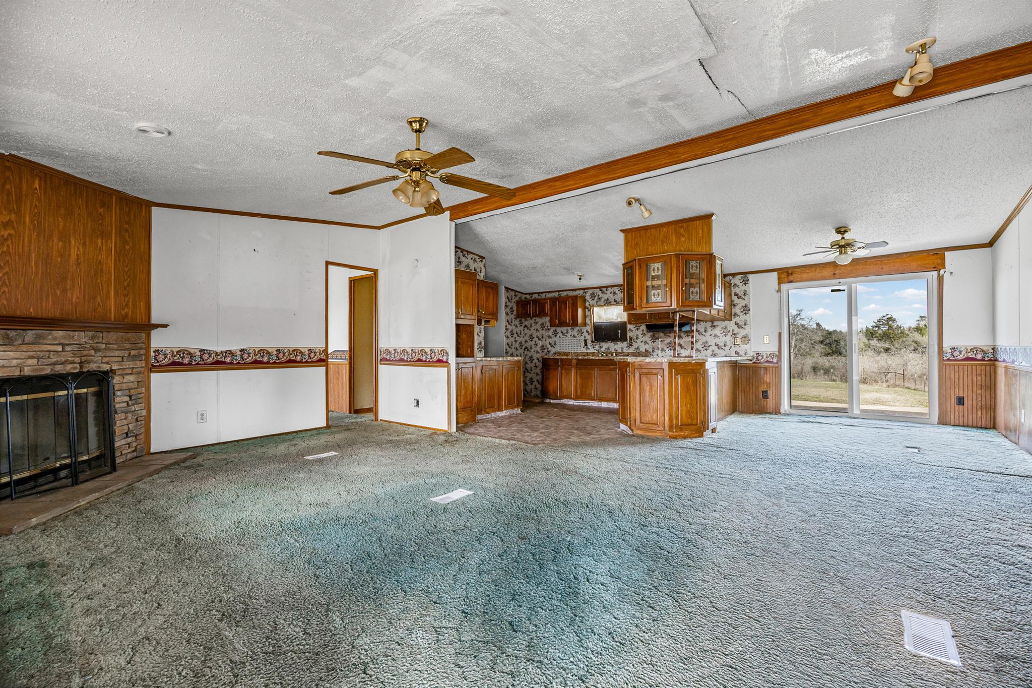 250 McDuffy Ln, West Point, TX 78963