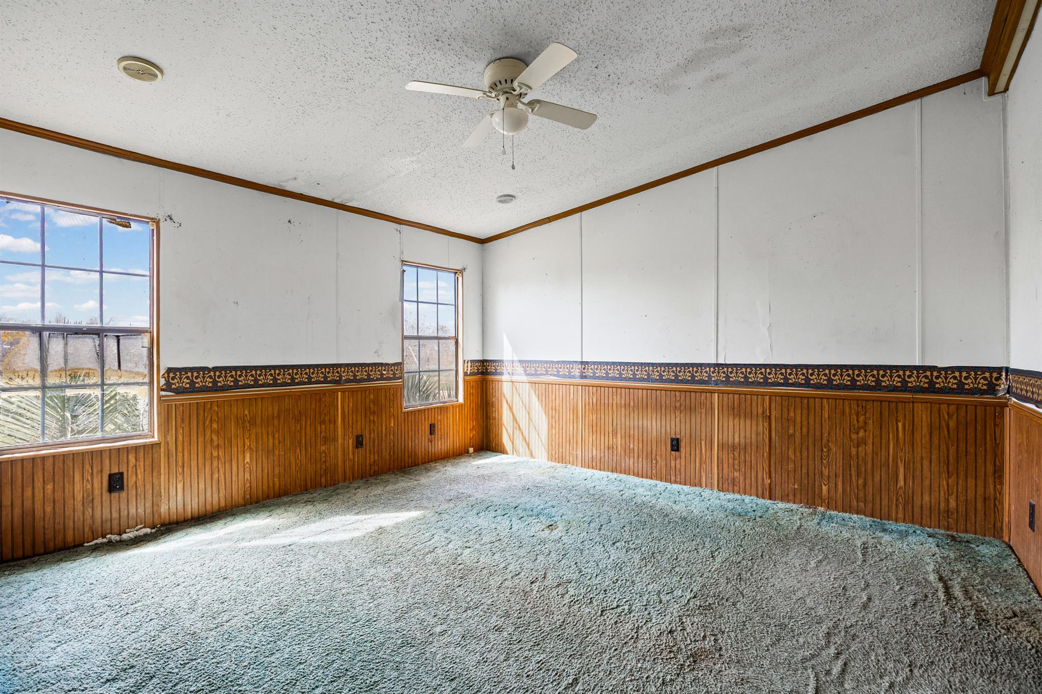 250 McDuffy Ln, West Point, TX 78963