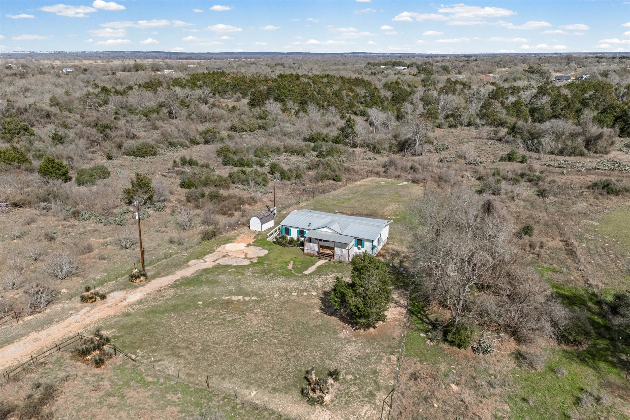 250 McDuffy Ln, West Point, TX 78963
