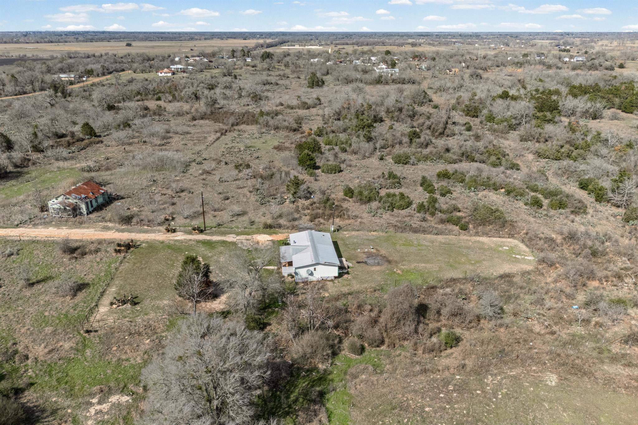 250 McDuffy Ln, West Point, TX 78963