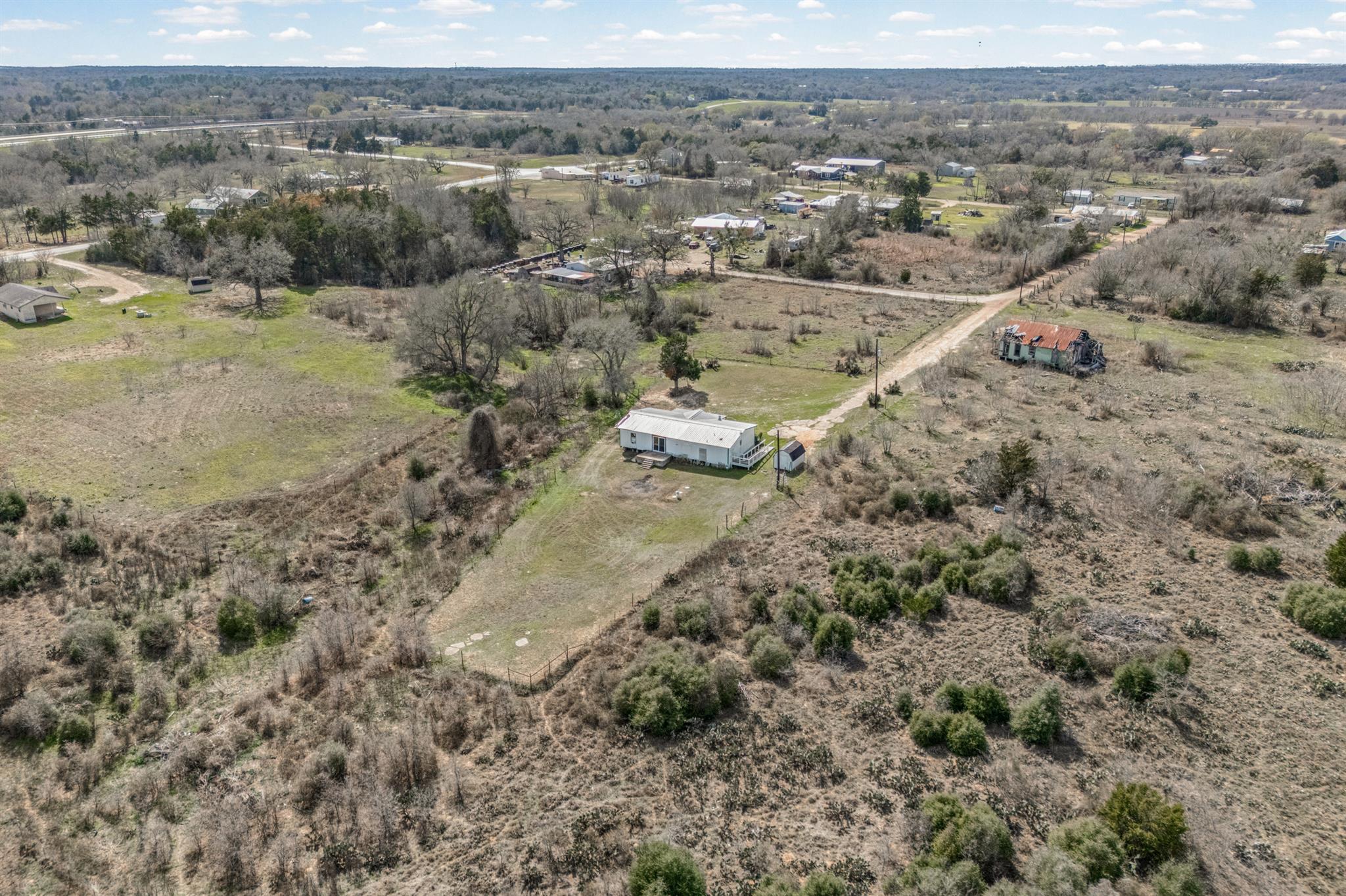 250 McDuffy Ln, West Point, TX 78963