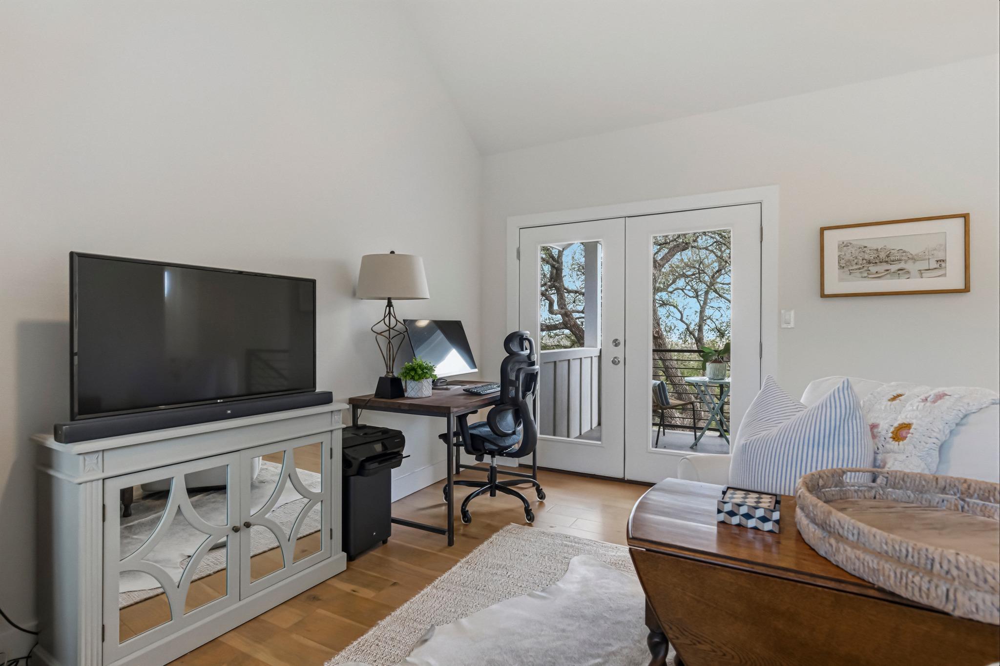 501 Alva Dr, Briarcliff, TX 78669