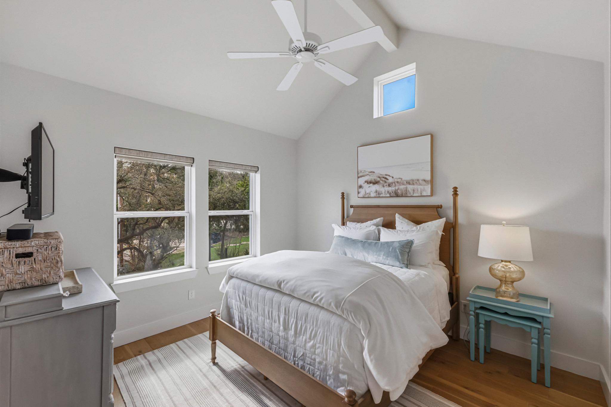 501 Alva Dr, Briarcliff, TX 78669