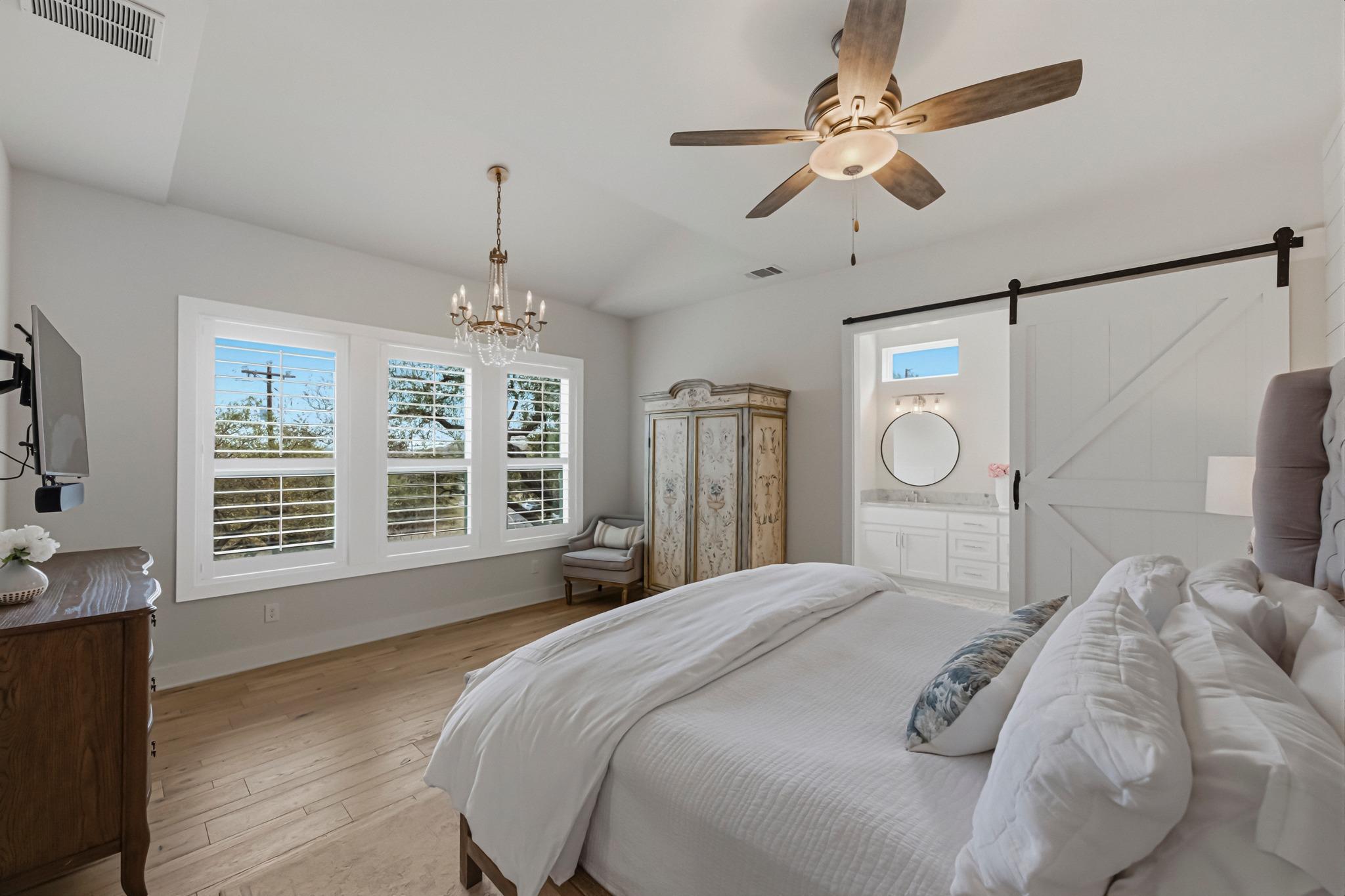 501 Alva Dr, Briarcliff, TX 78669