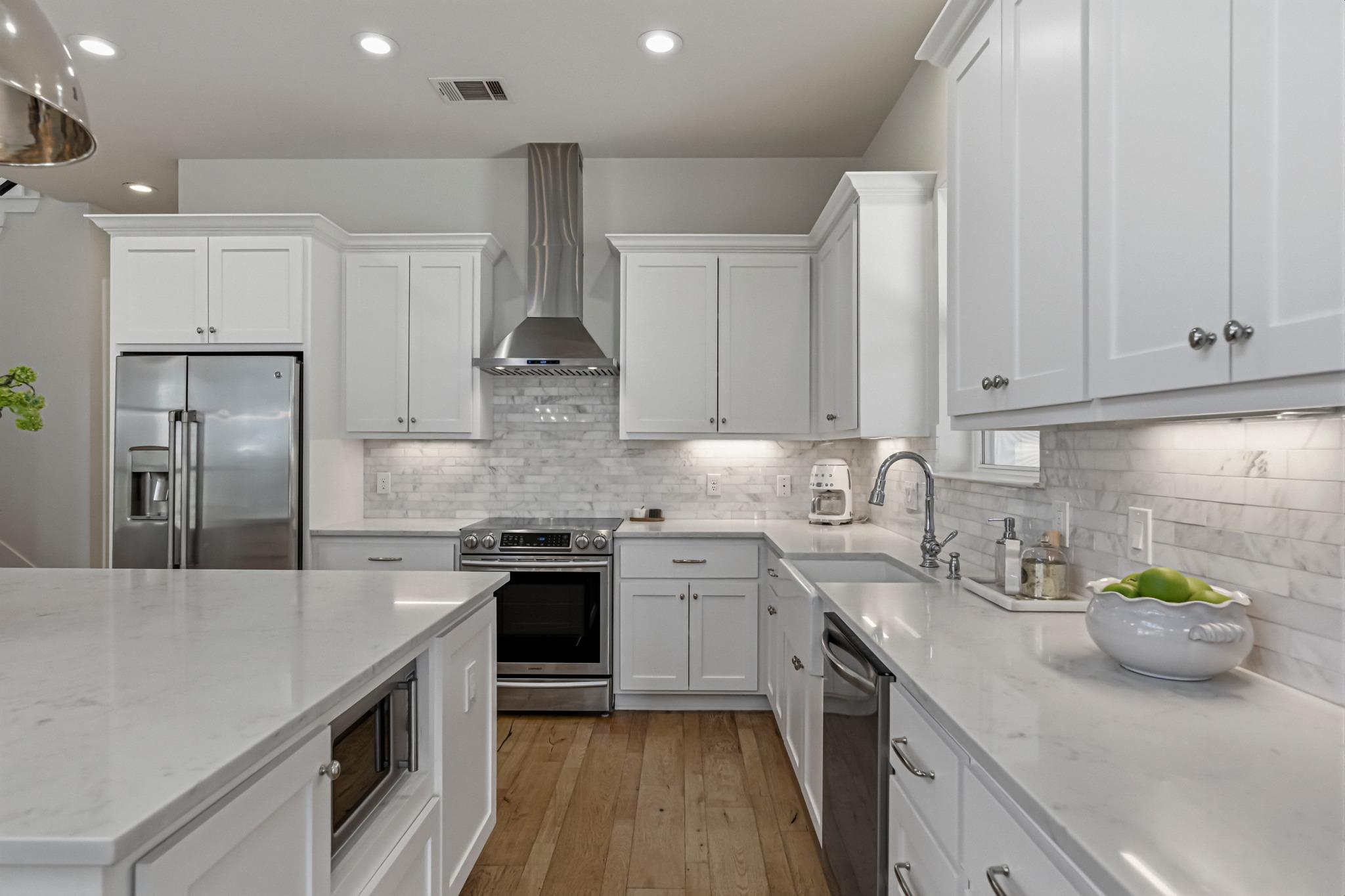 501 Alva Dr, Briarcliff, TX 78669