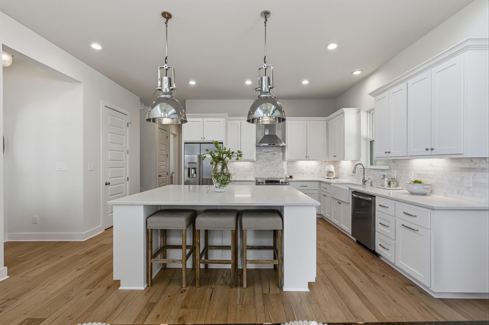 501 Alva Dr, Briarcliff, TX 78669