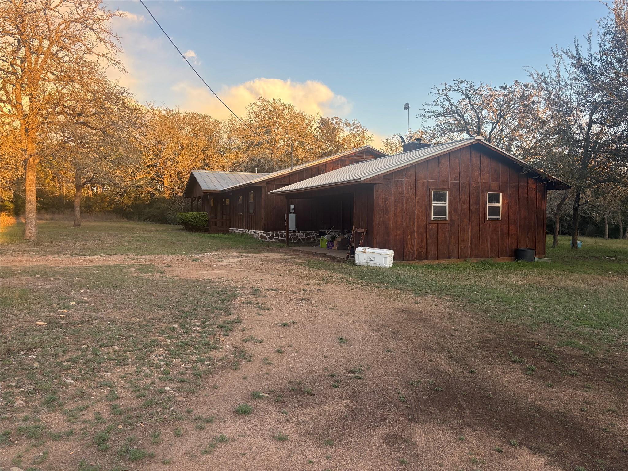 159 Diamond G Ln, Smithville, TX 78957
