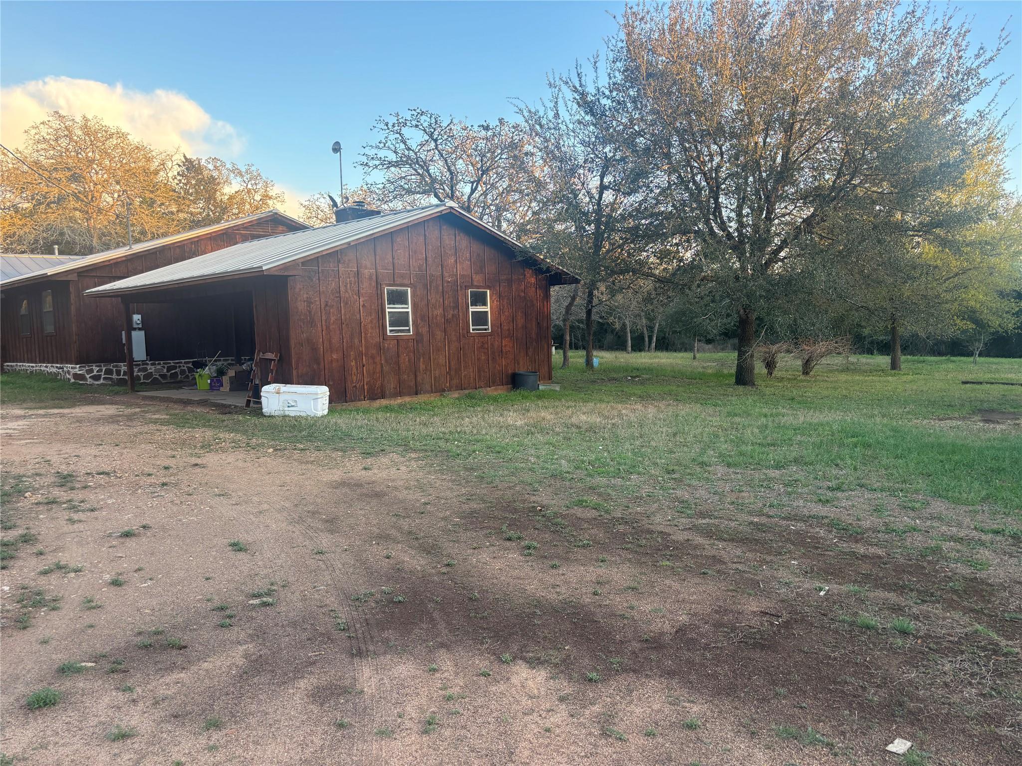 159 Diamond G Ln, Smithville, TX 78957