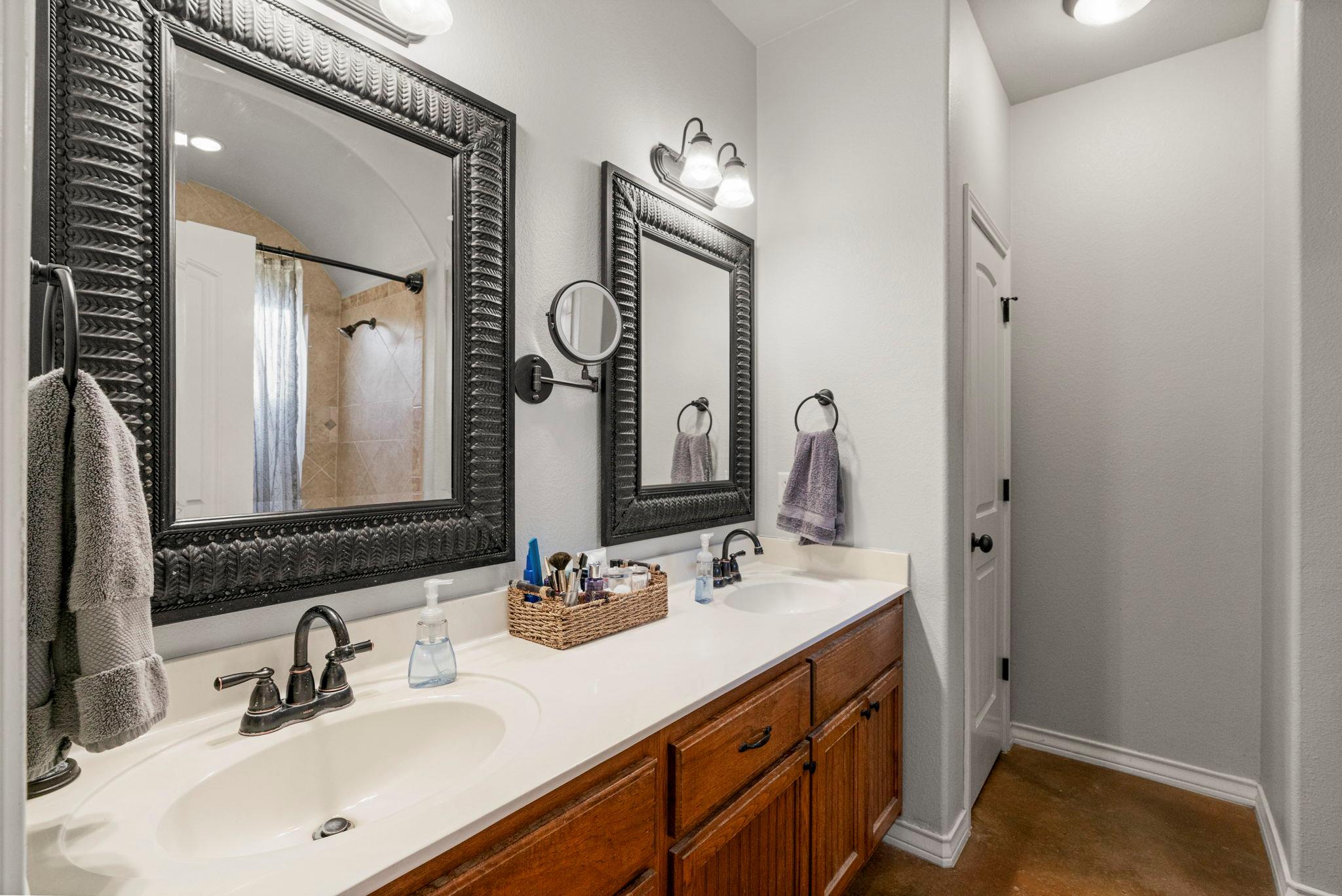 10233 Twin Lake Loop, Dripping Springs, TX 78620